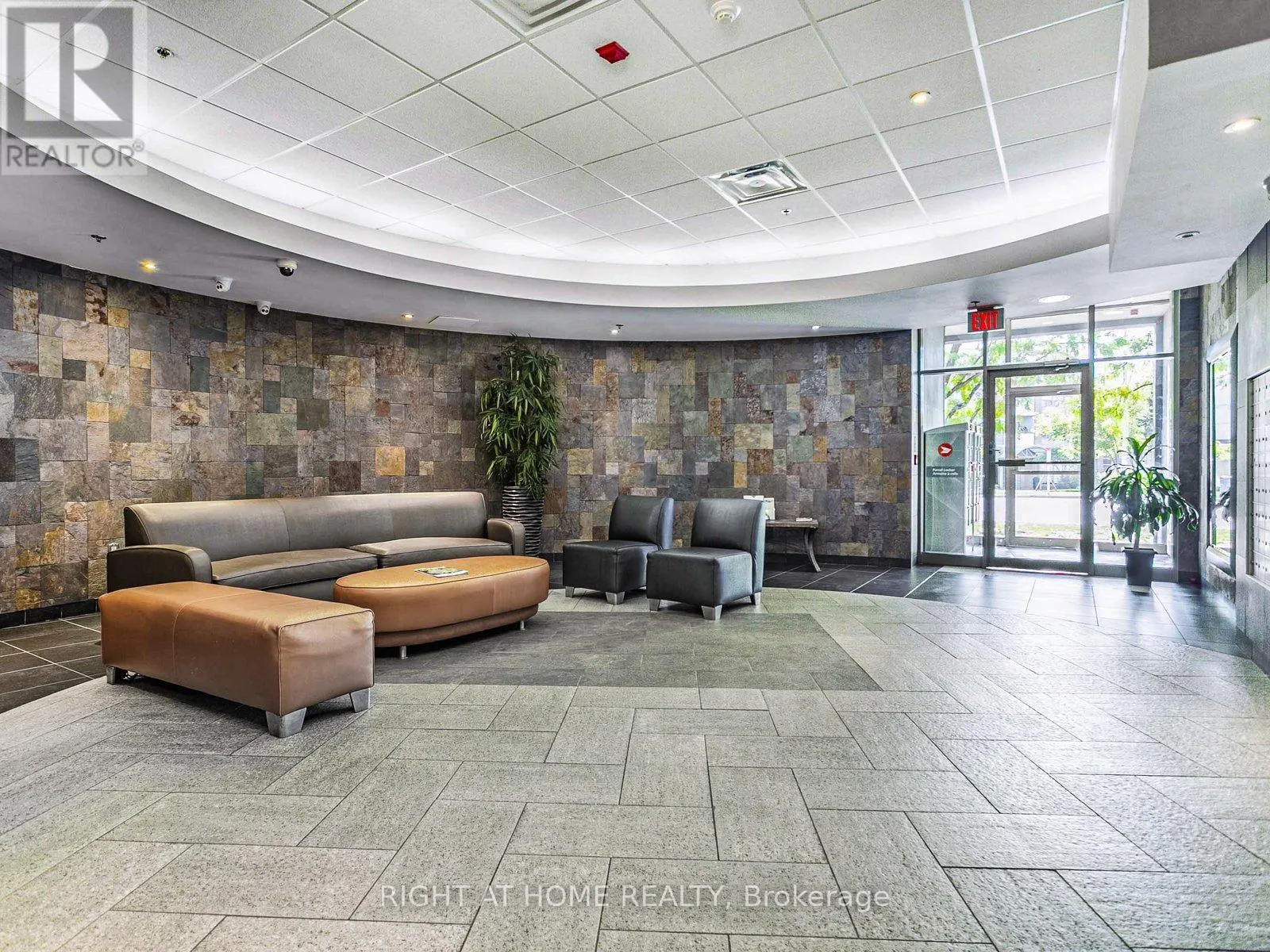 103 - 890 SHEPPARD AVENUE W