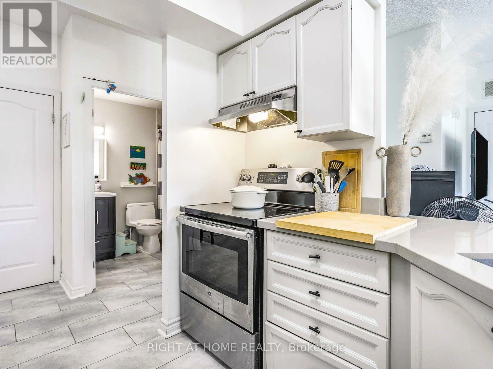 103 - 890 SHEPPARD AVENUE W