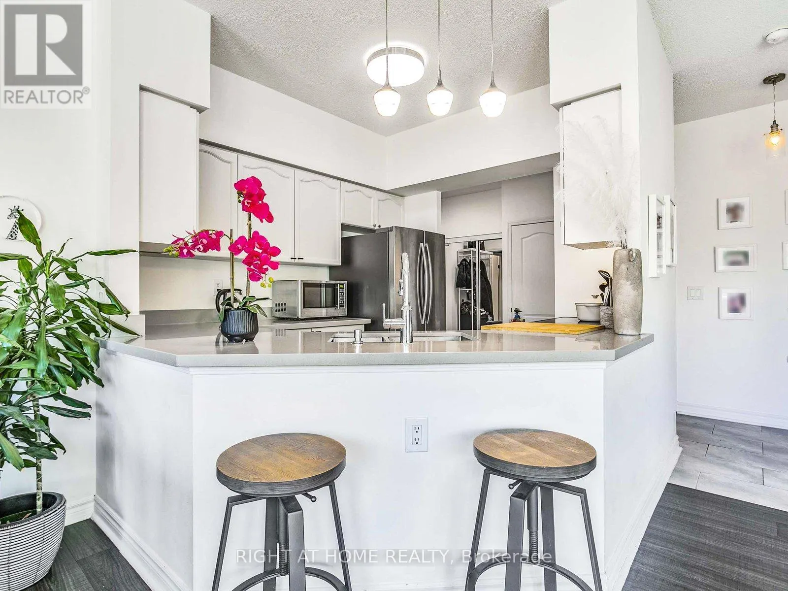 103 - 890 SHEPPARD AVENUE W