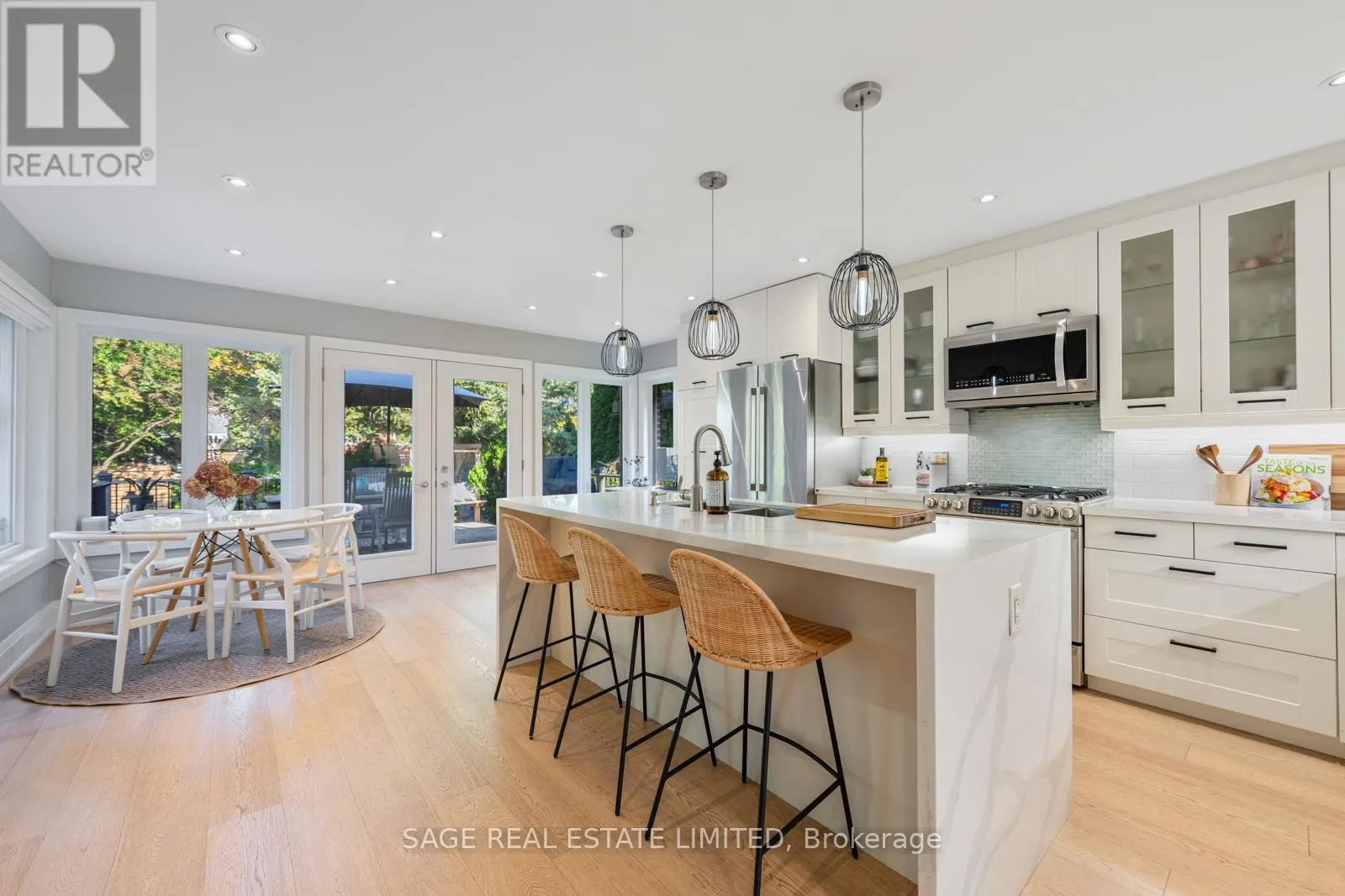 10 LIONEL HEIGHTS CRESCENT