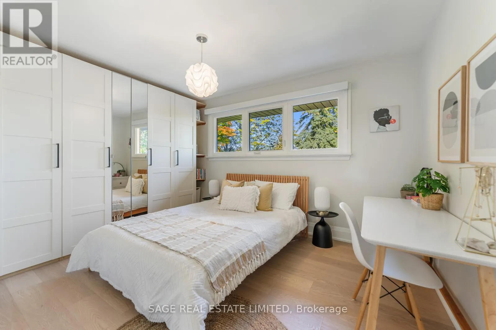 10 LIONEL HEIGHTS CRESCENT