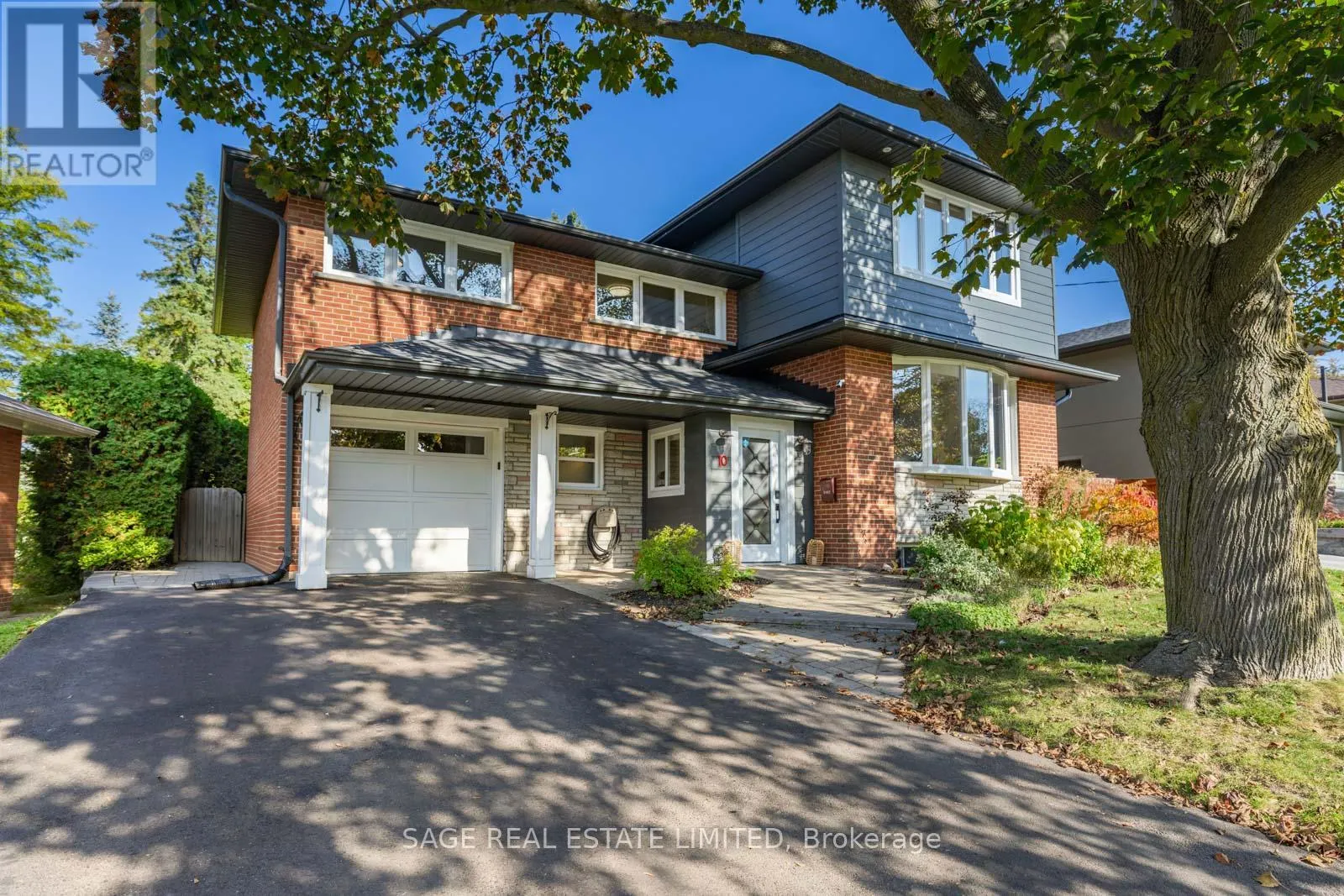 10 LIONEL HEIGHTS CRESCENT