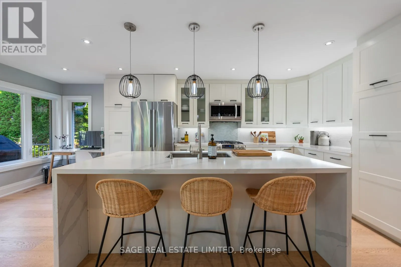 10 LIONEL HEIGHTS CRESCENT
