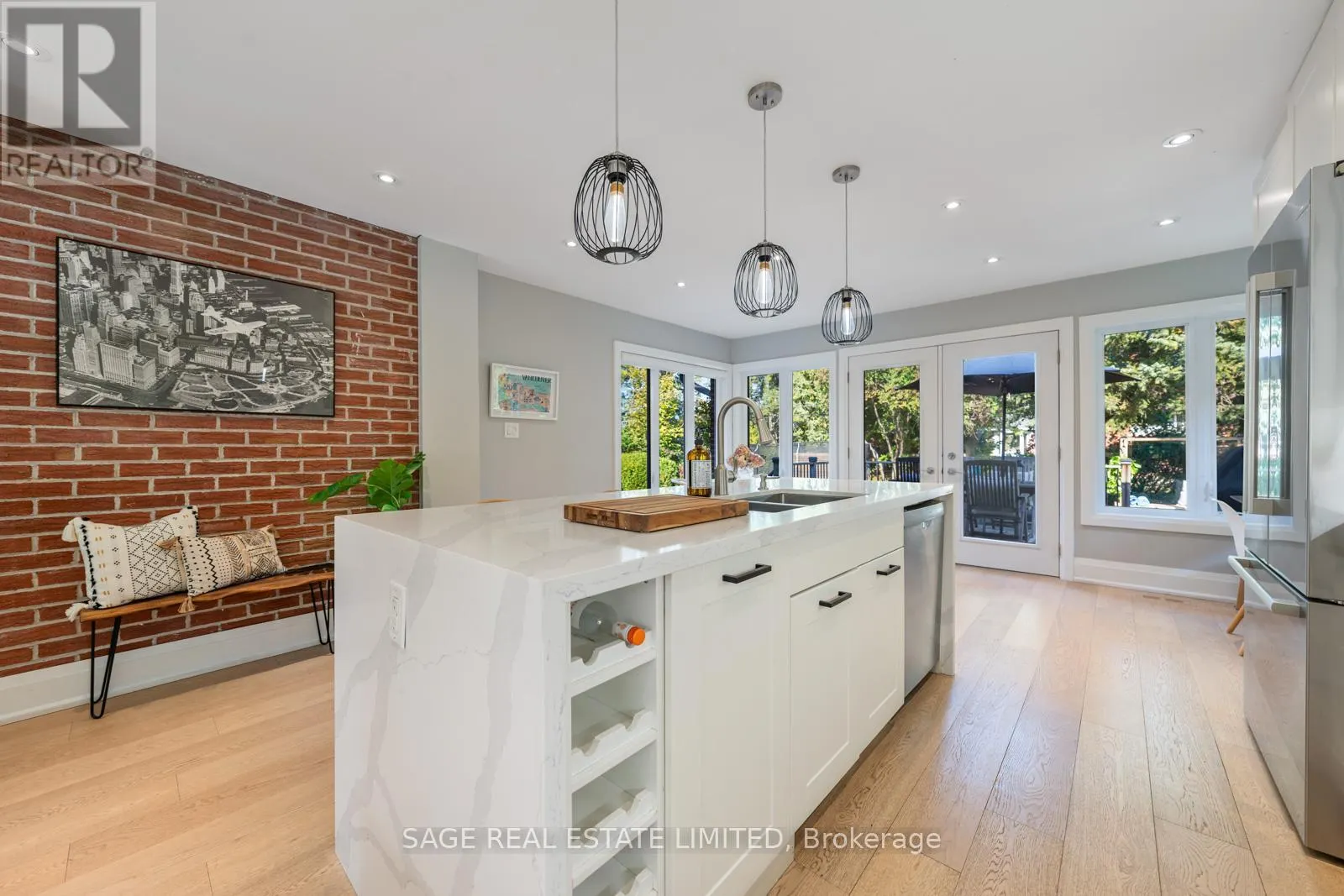 10 LIONEL HEIGHTS CRESCENT