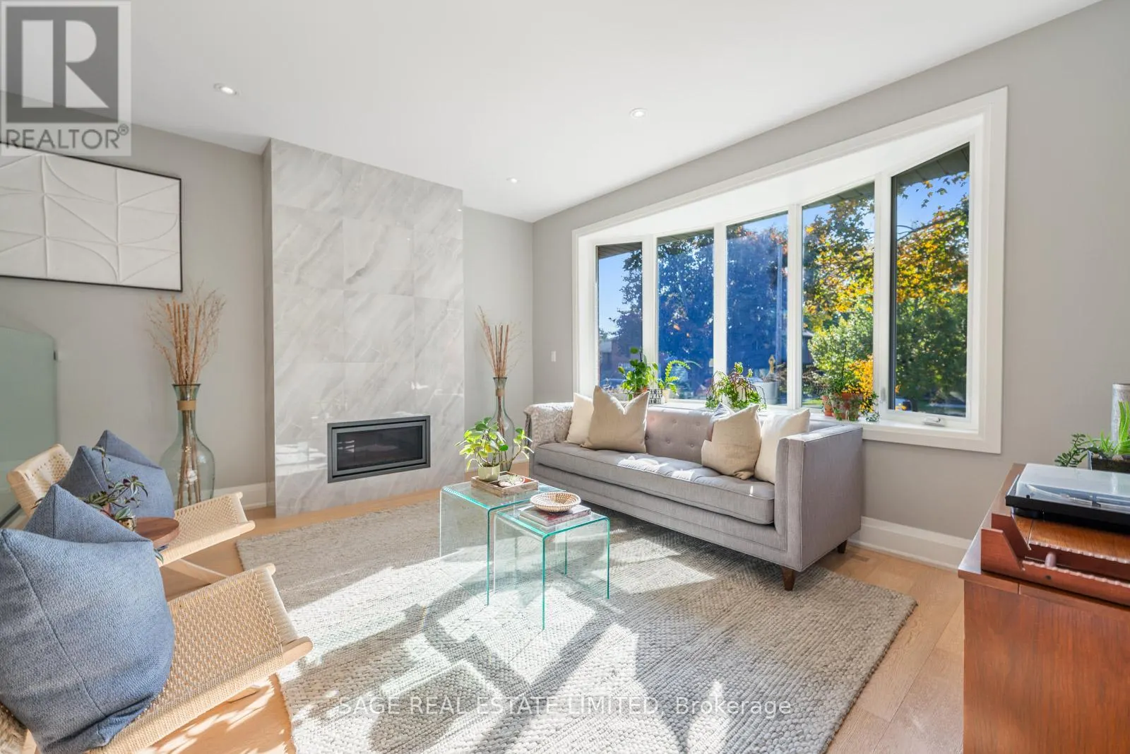 10 LIONEL HEIGHTS CRESCENT