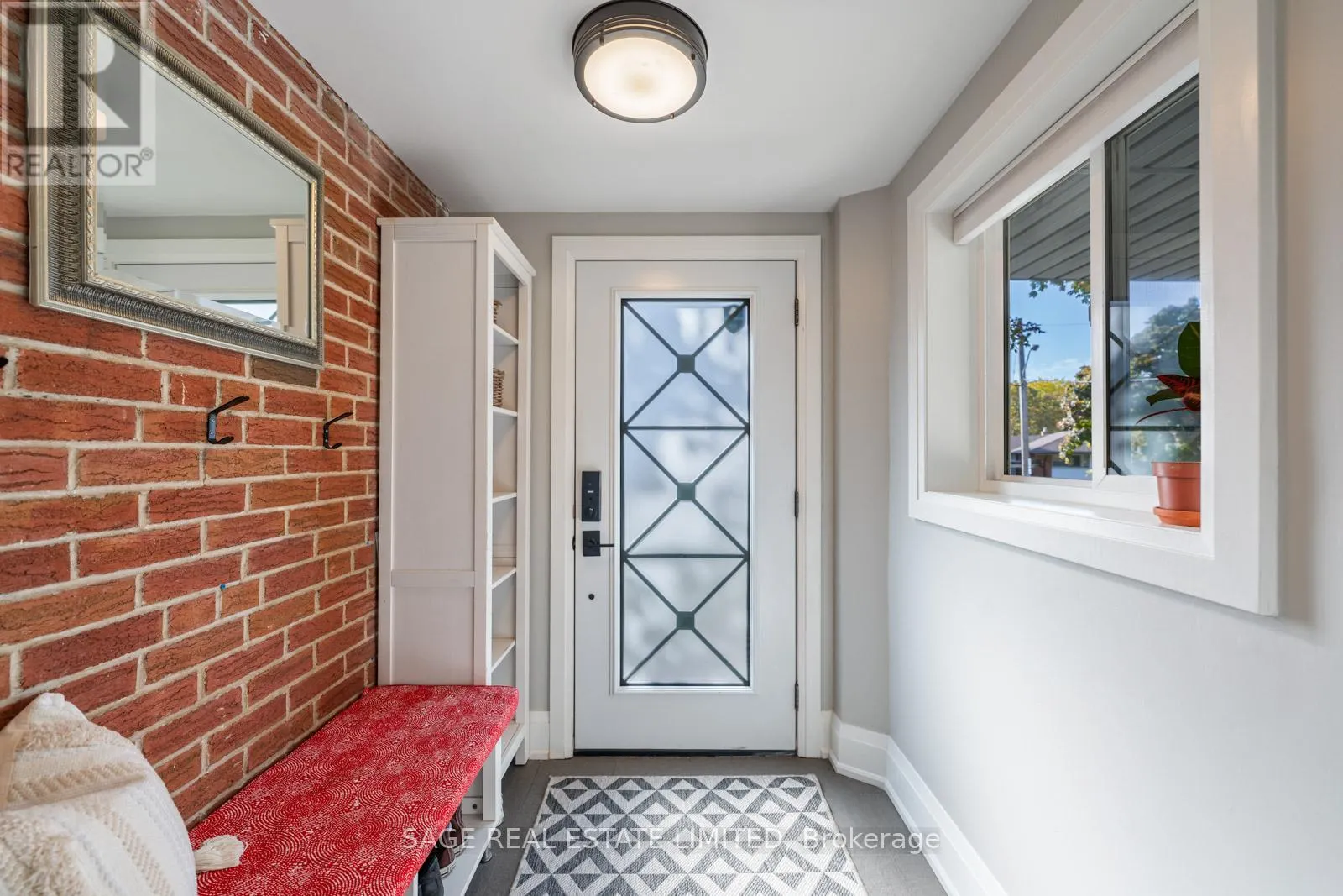 10 LIONEL HEIGHTS CRESCENT