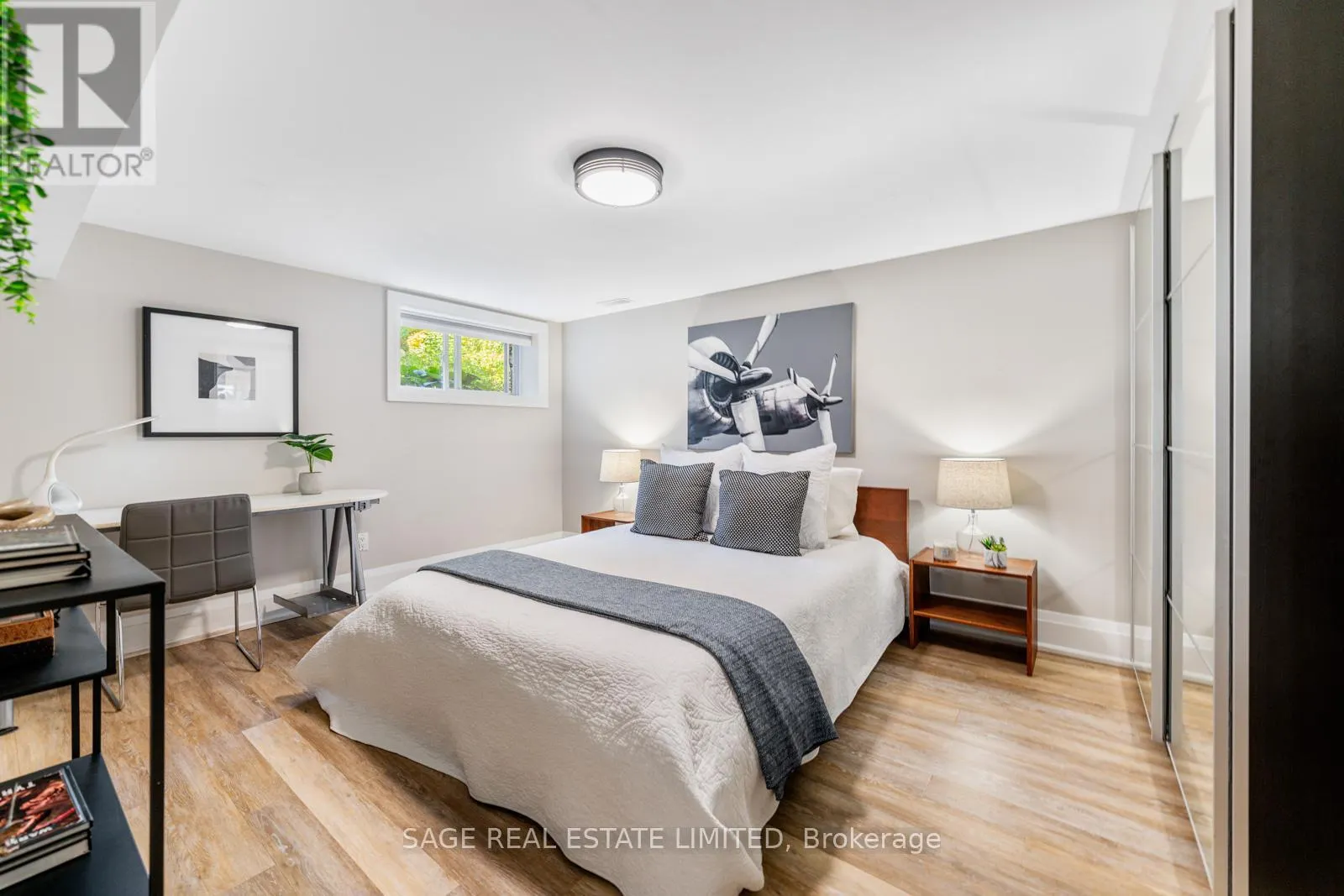 10 LIONEL HEIGHTS CRESCENT