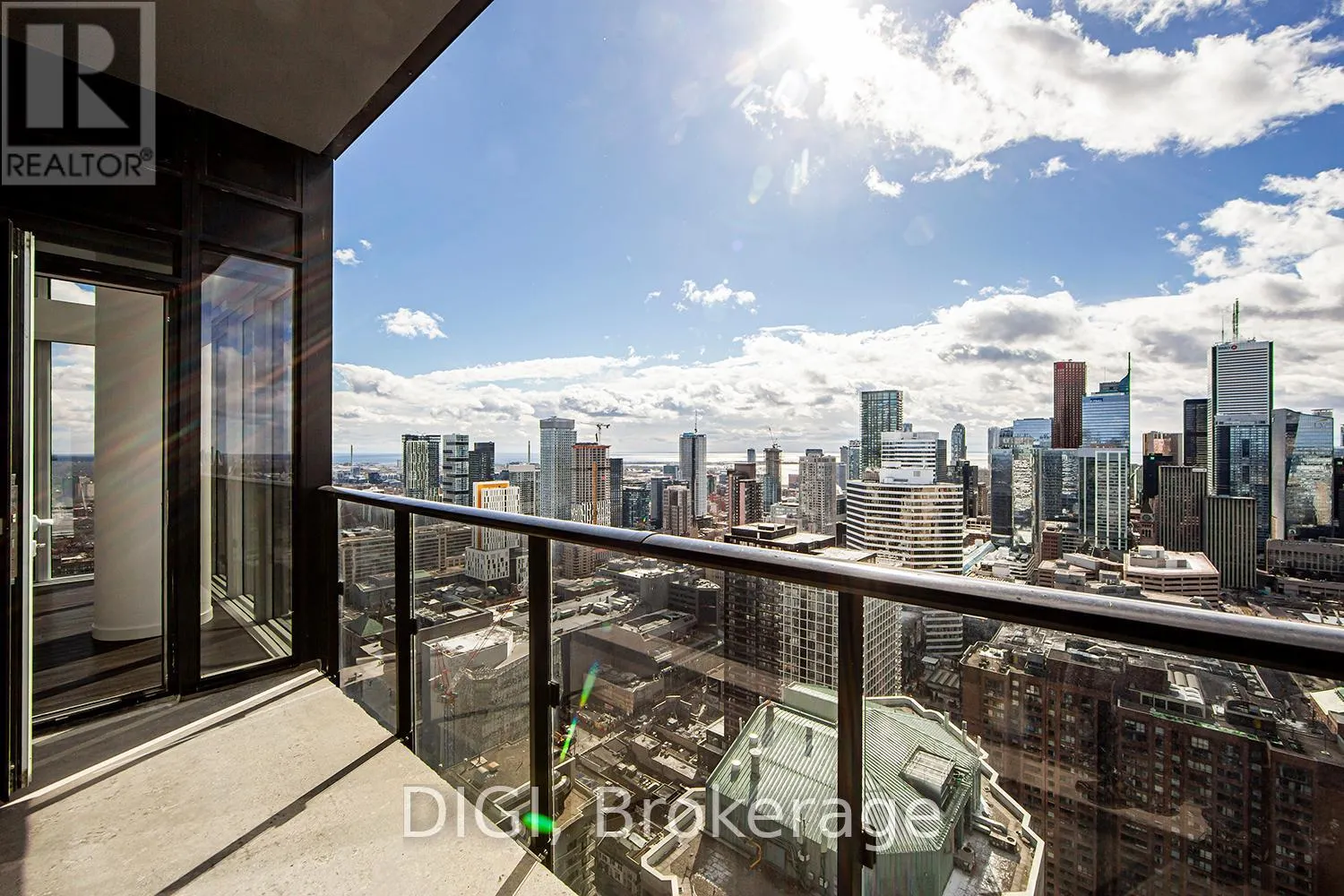 4305 - 55 GERRARD STREET W
