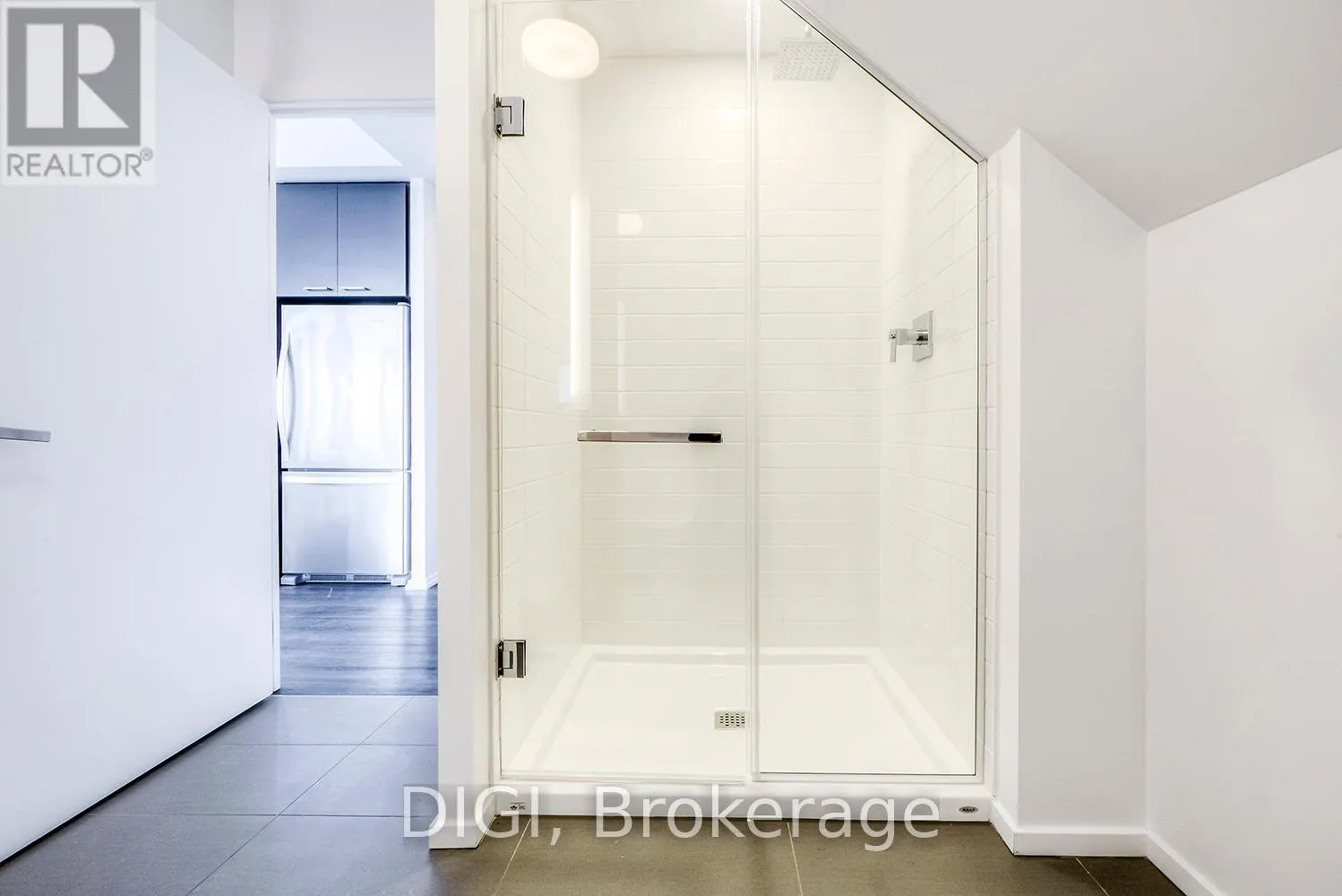 4305 - 55 GERRARD STREET W