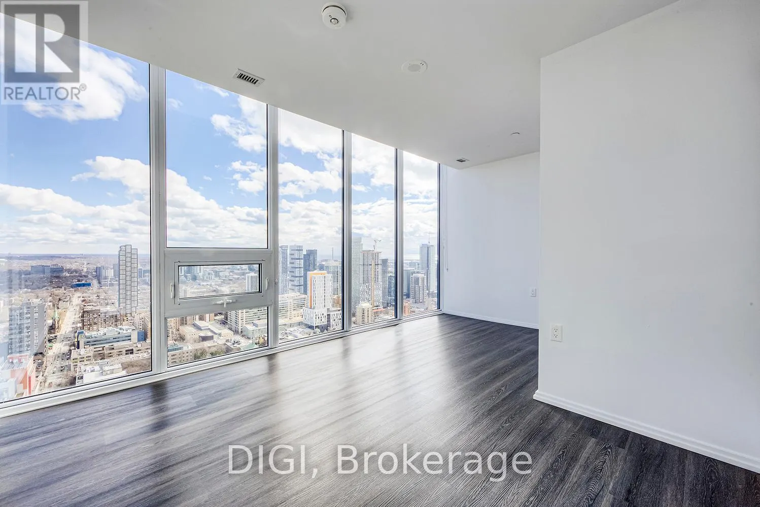 4305 - 55 GERRARD STREET W