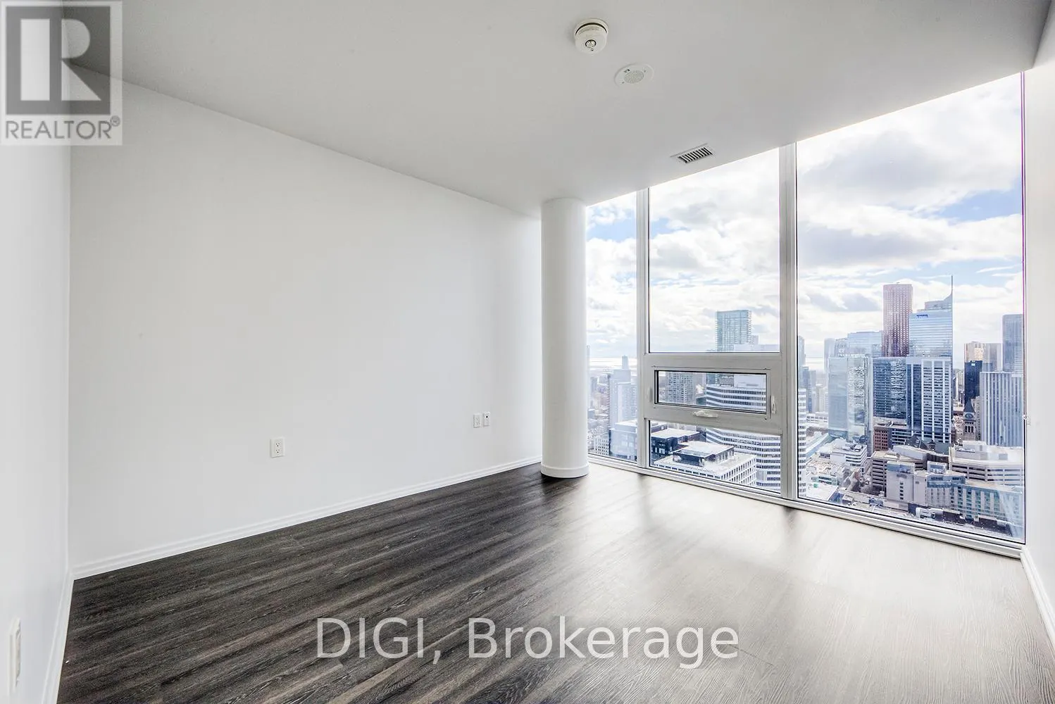 4305 - 55 GERRARD STREET W