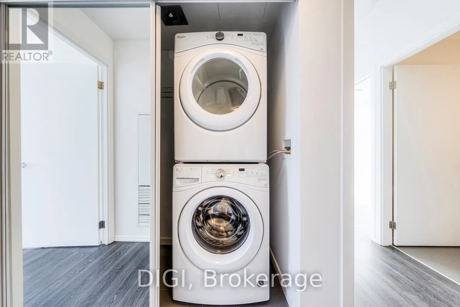 4305 - 55 GERRARD STREET W