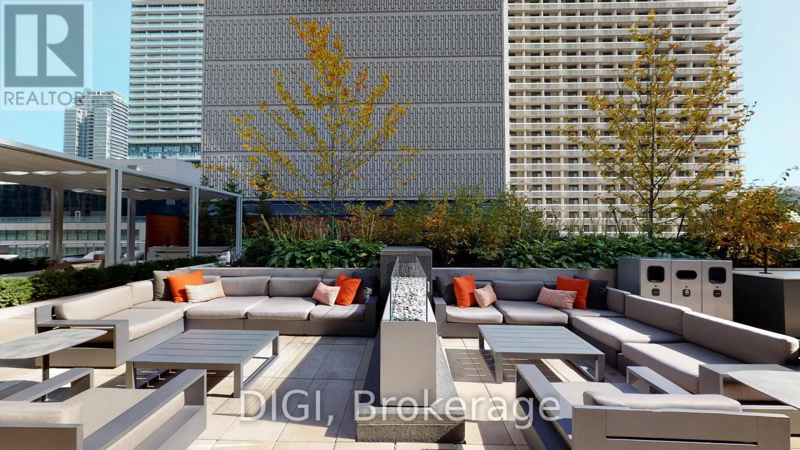 4305 - 55 GERRARD STREET W