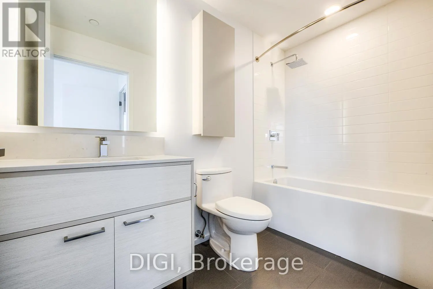4305 - 55 GERRARD STREET W