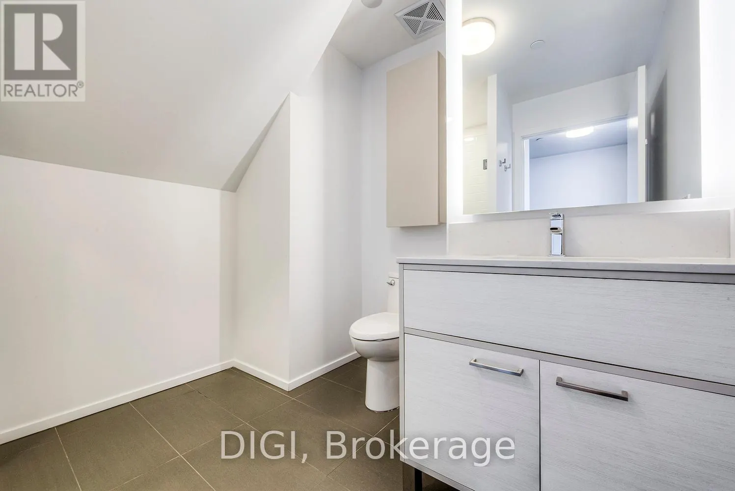 4305 - 55 GERRARD STREET W
