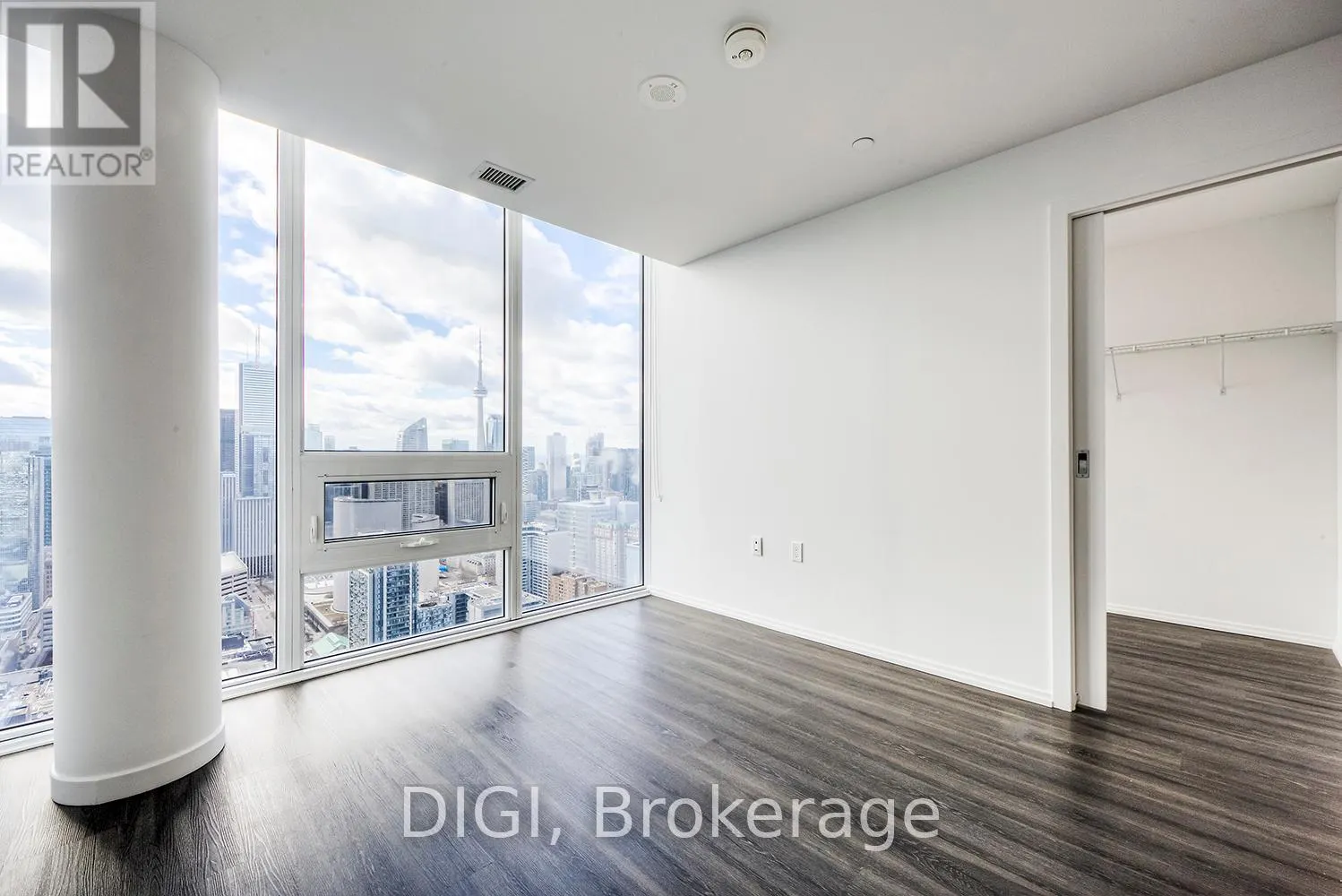 4305 - 55 GERRARD STREET W