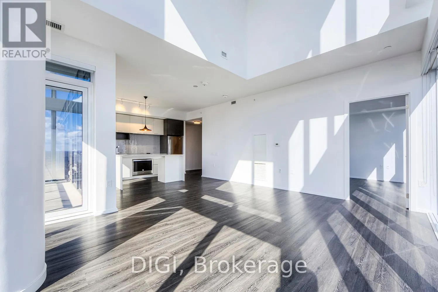 4305 - 55 GERRARD STREET W