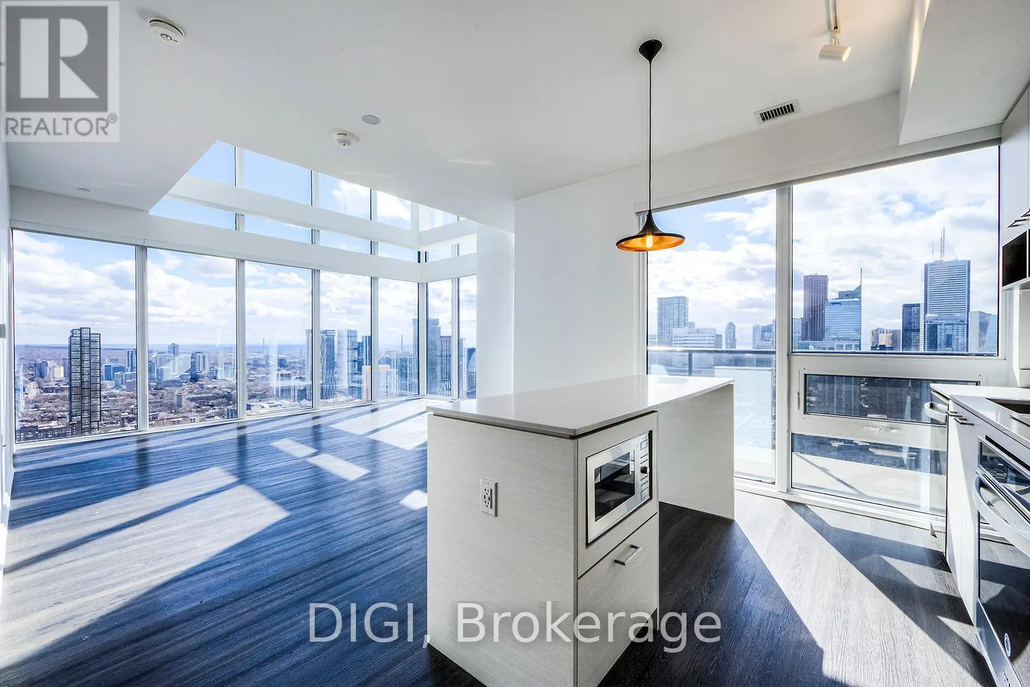 4305 - 55 GERRARD STREET W