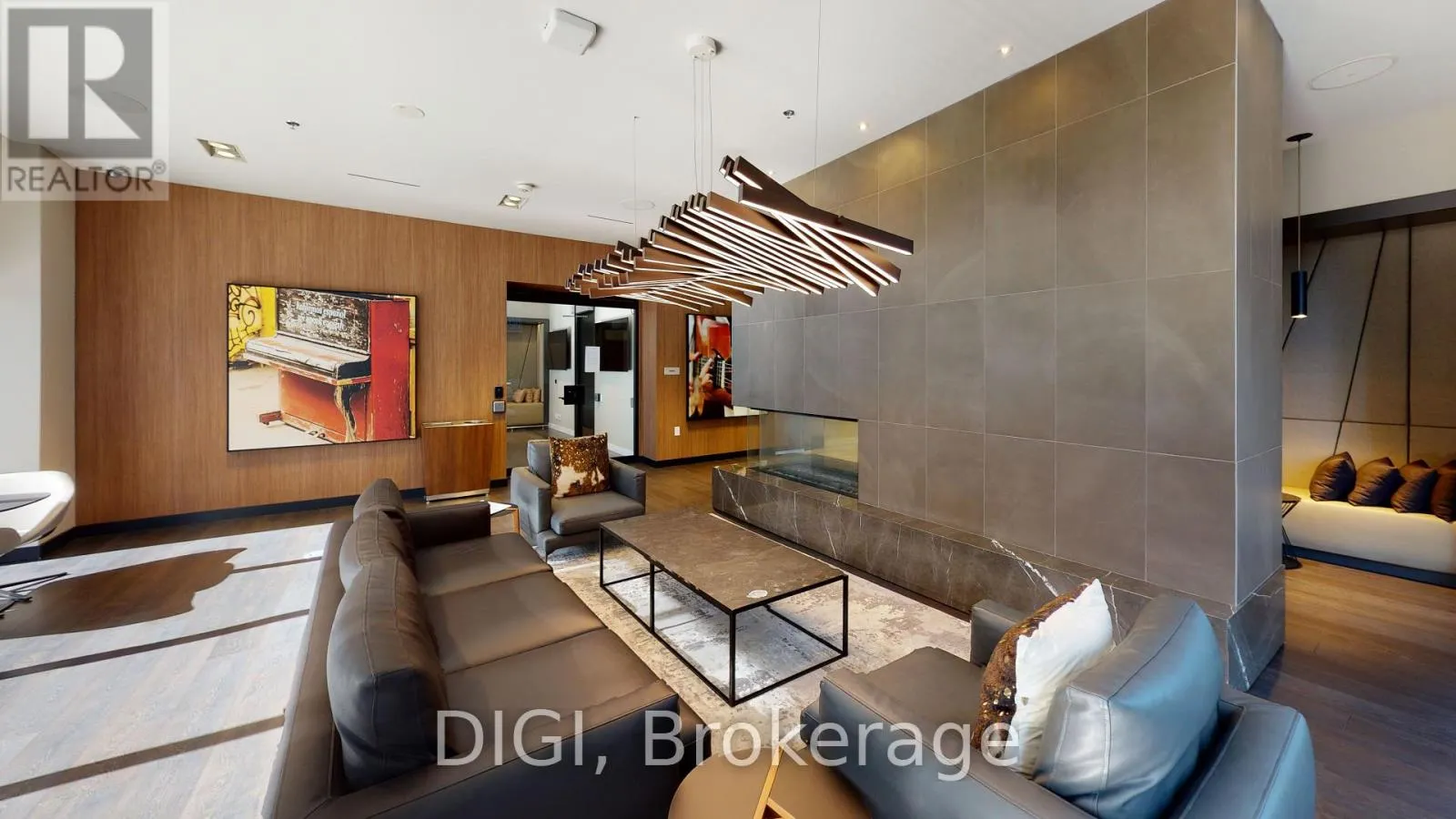 4305 - 55 GERRARD STREET W
