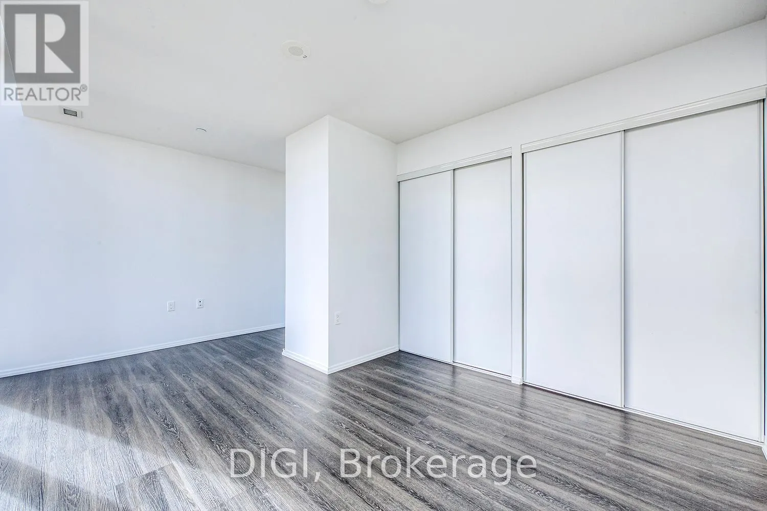 4305 - 55 GERRARD STREET W