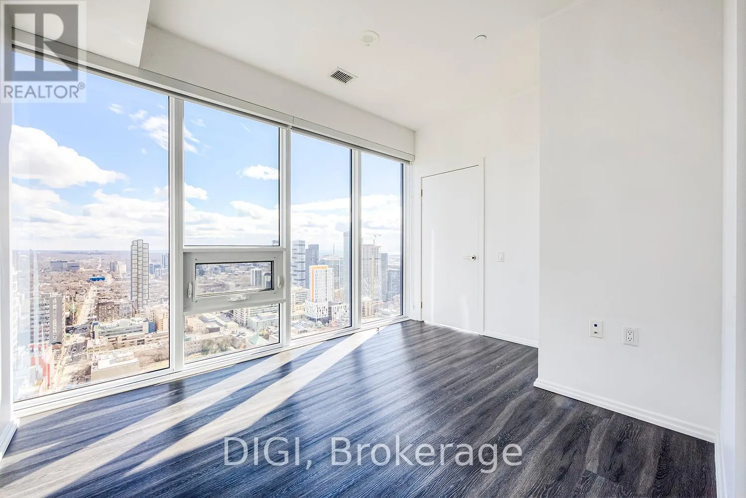 4305 - 55 GERRARD STREET W