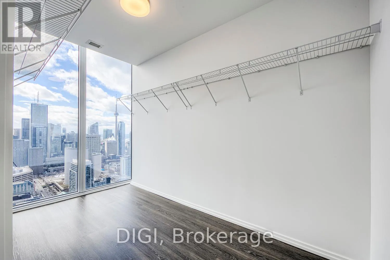 4305 - 55 GERRARD STREET W