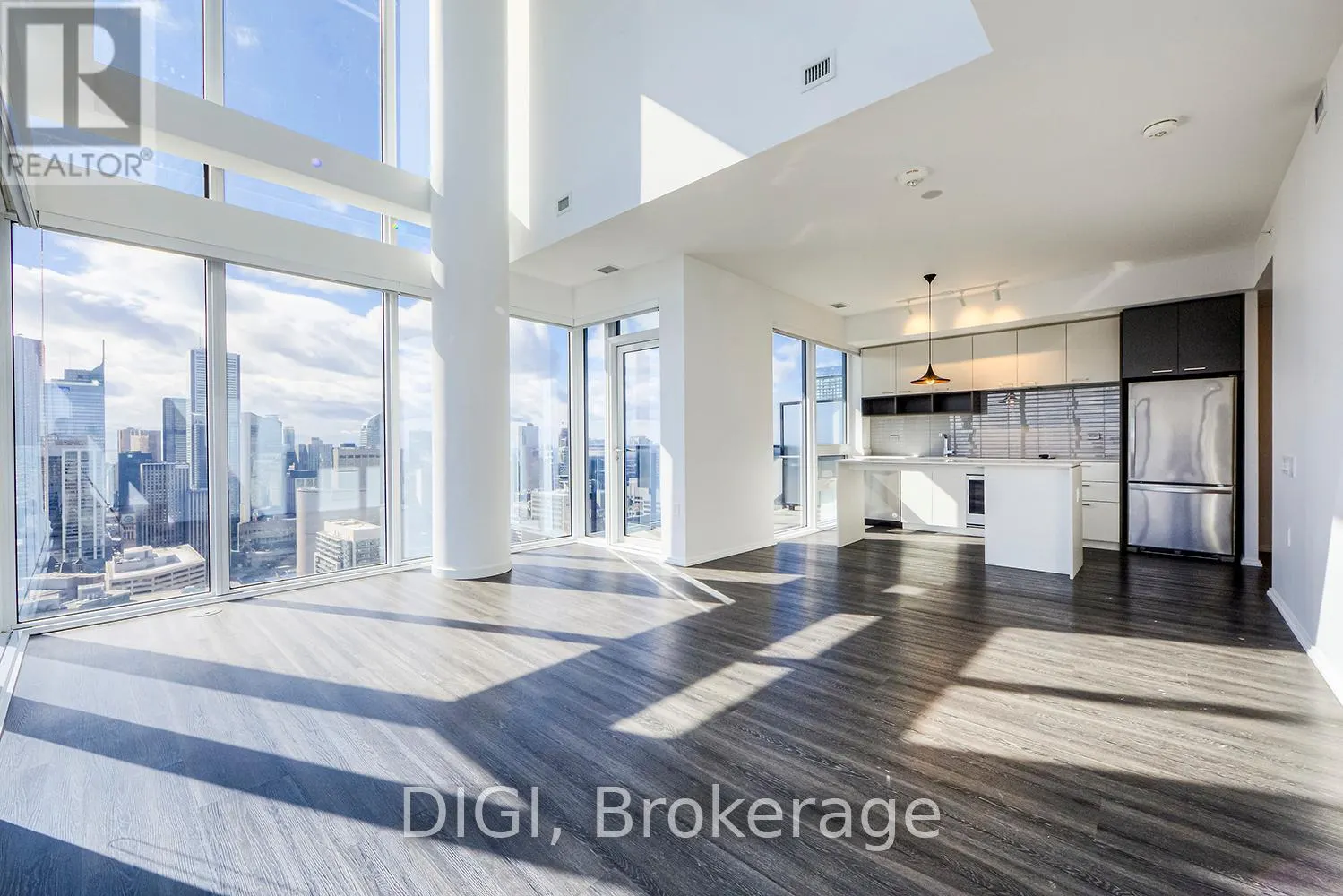 4305 - 55 GERRARD STREET W