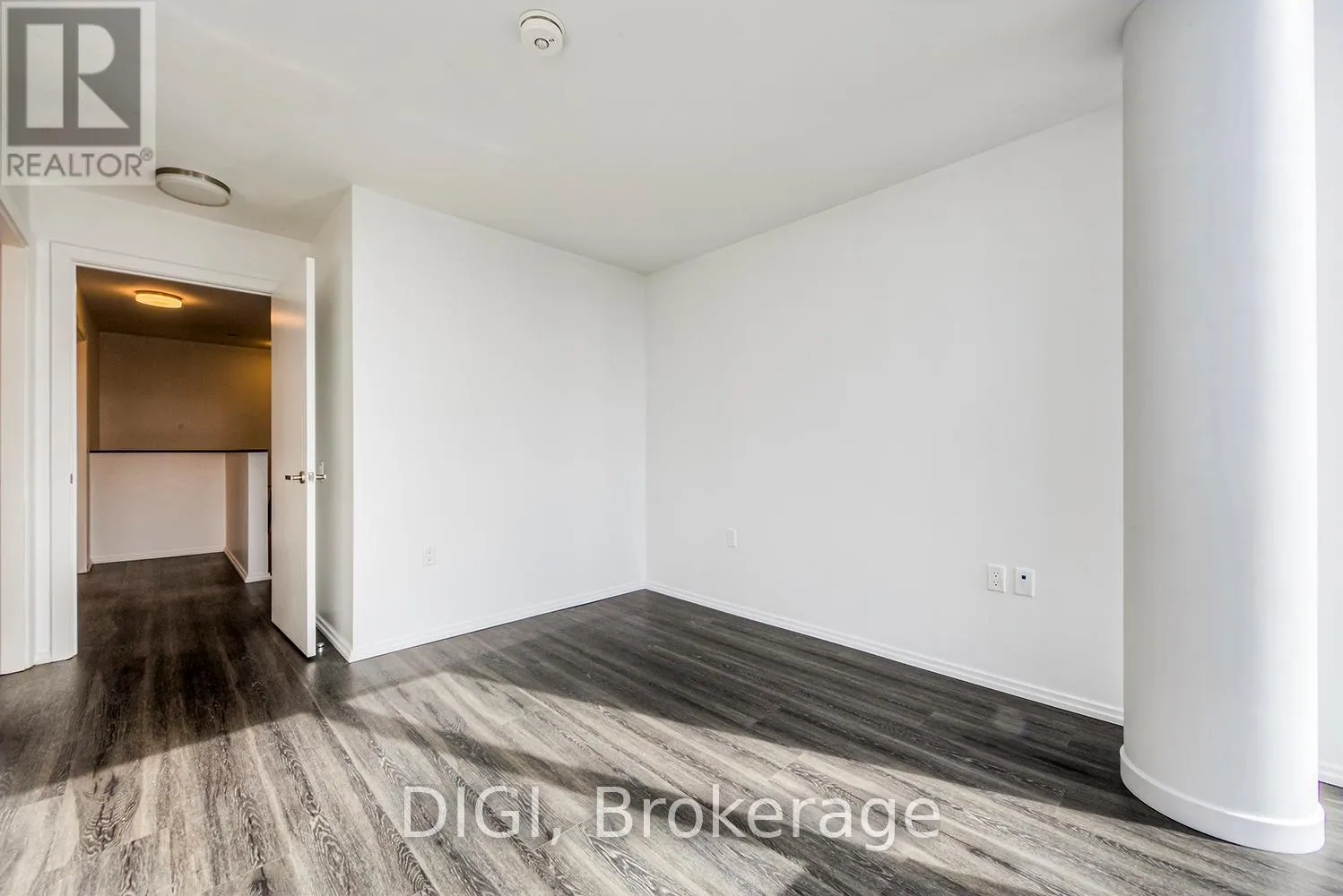 4305 - 55 GERRARD STREET W