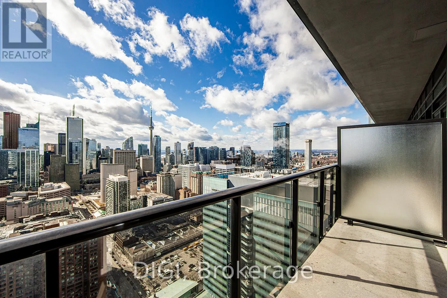 4305 - 55 GERRARD STREET W