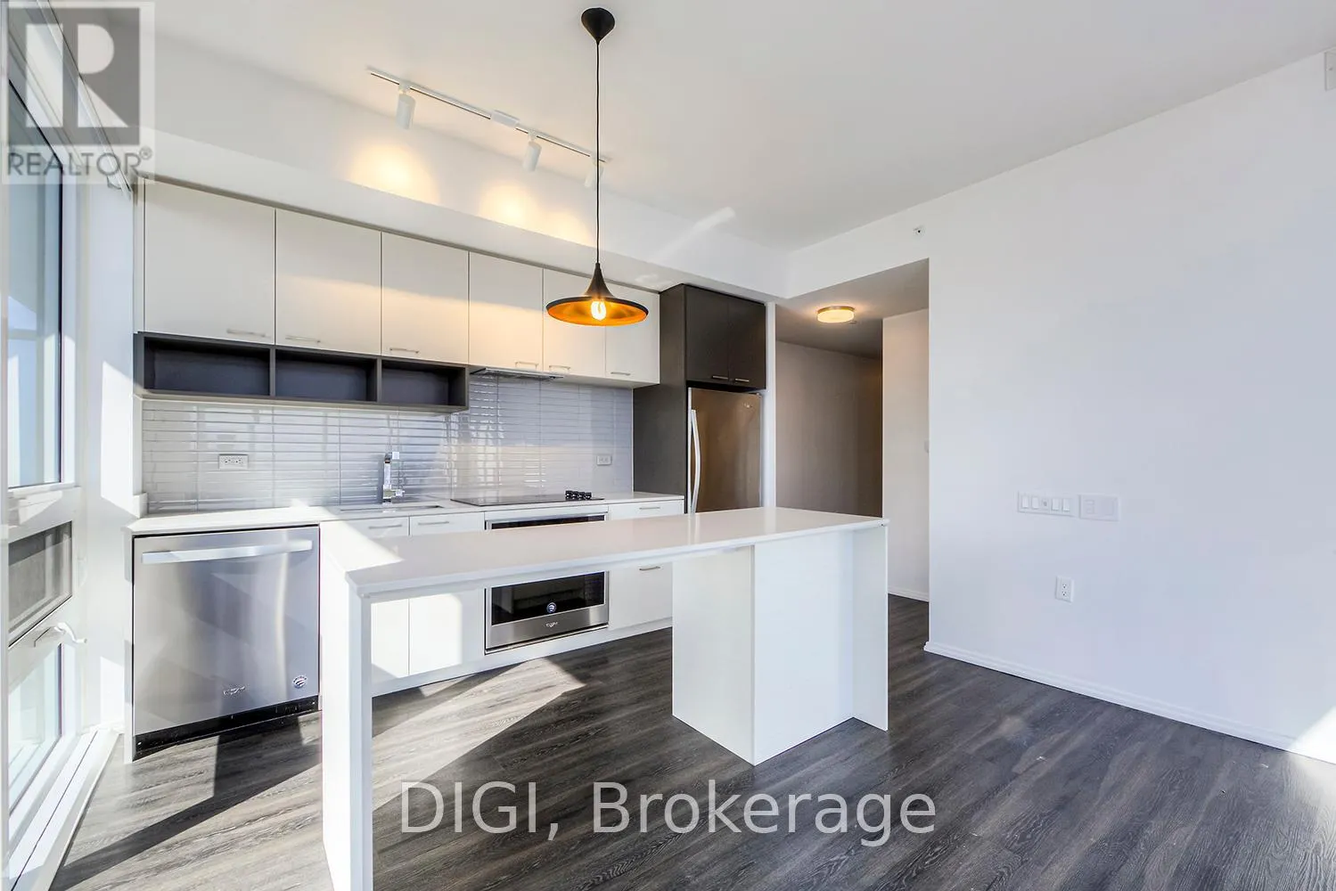 4305 - 55 GERRARD STREET W