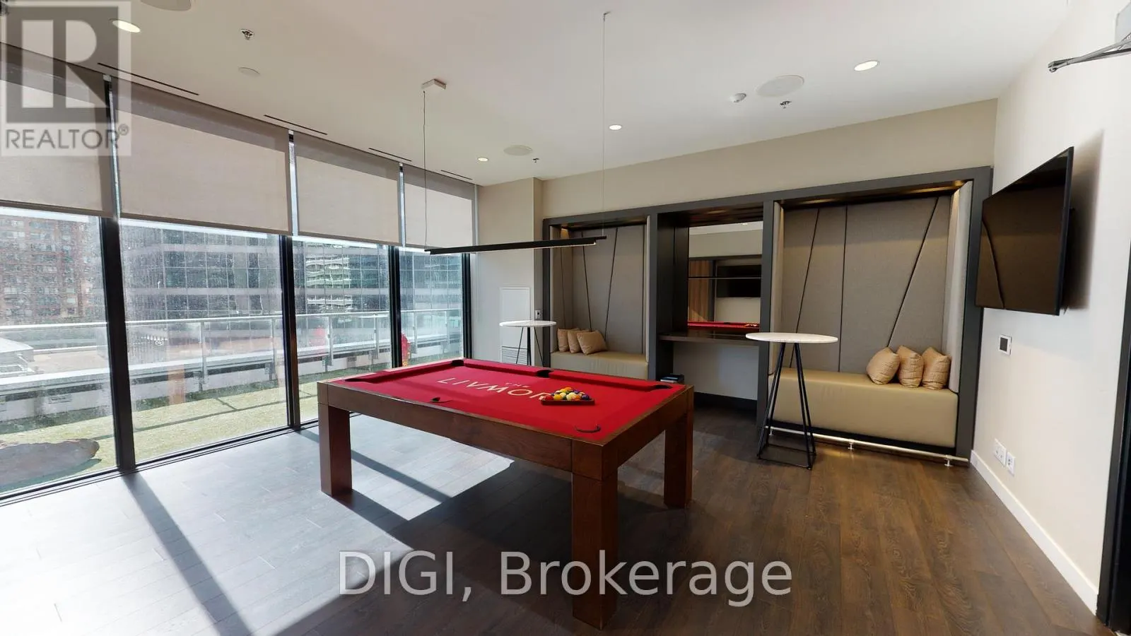 4305 - 55 GERRARD STREET W