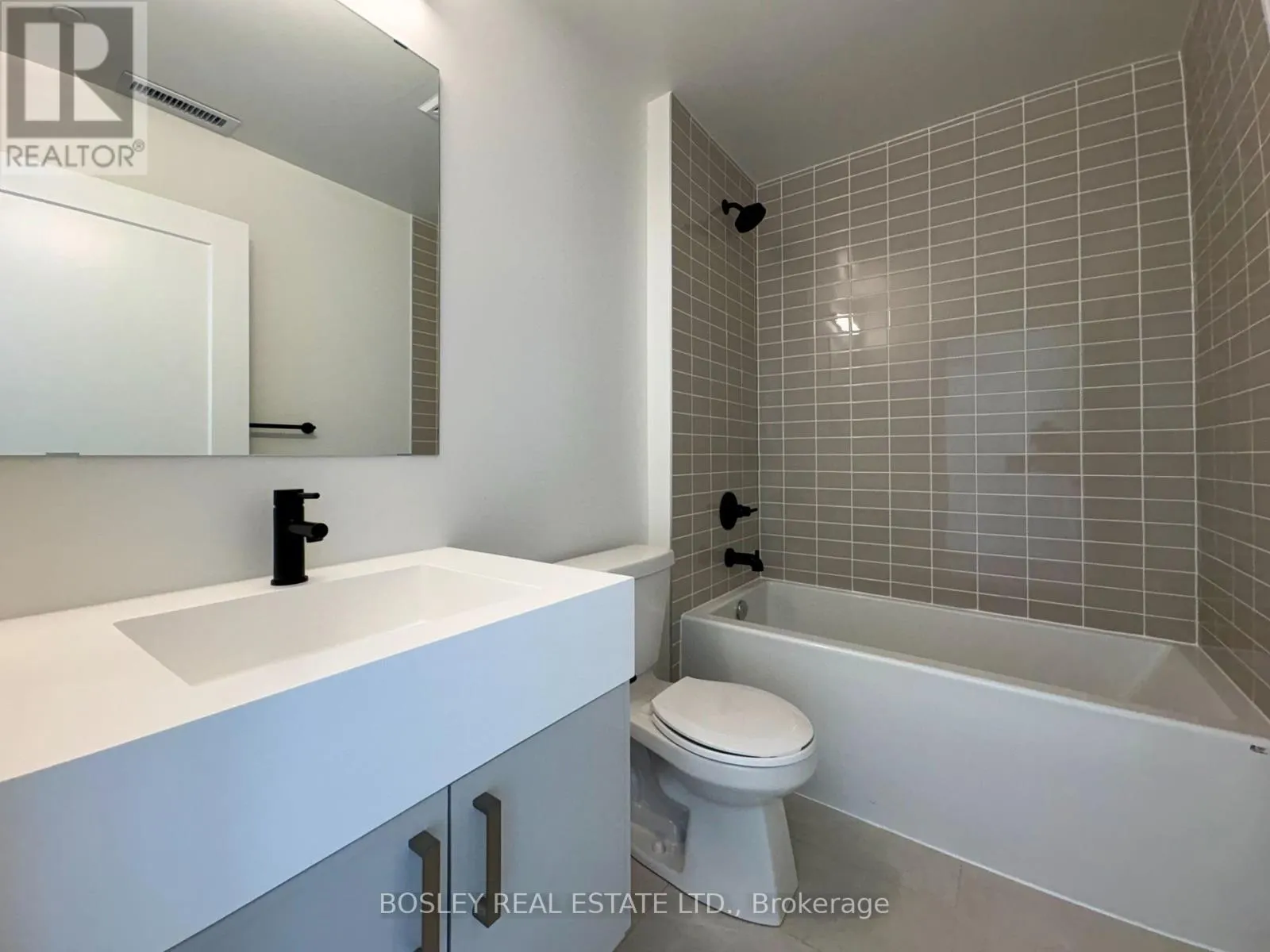 1611 - 280 DUNDAS STREET W