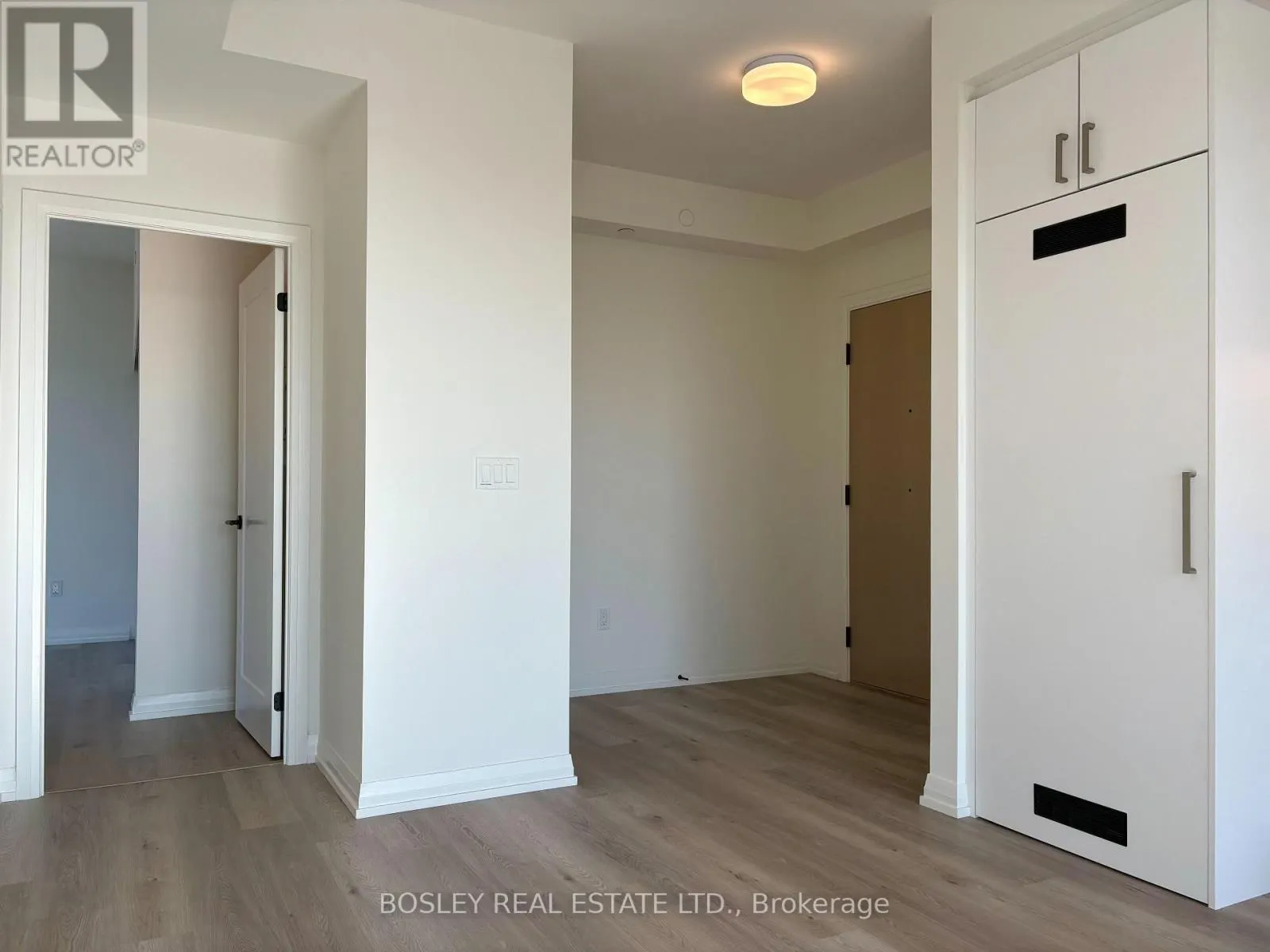 1611 - 280 DUNDAS STREET W