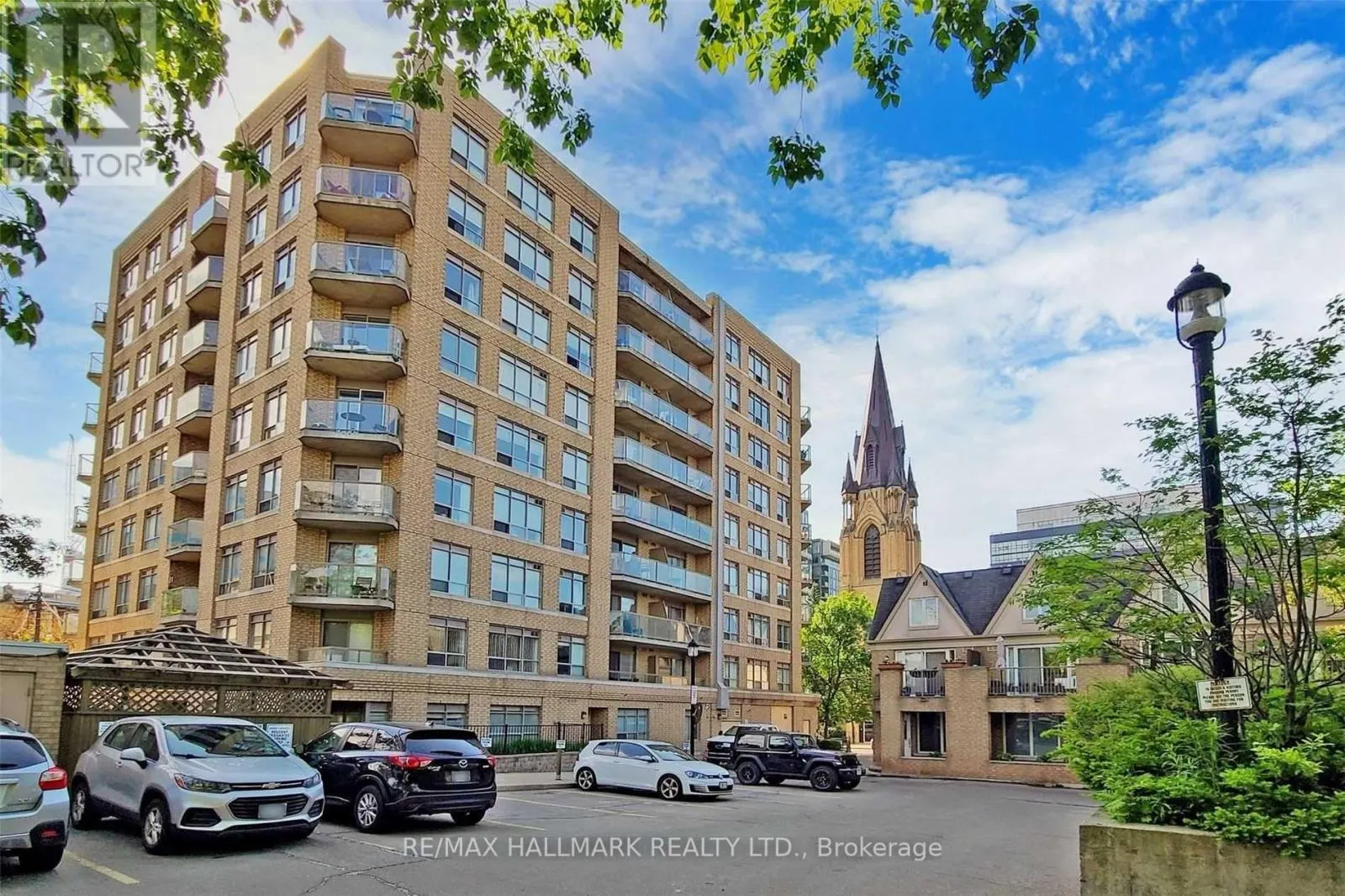 408 - 140 BATHURST STREET