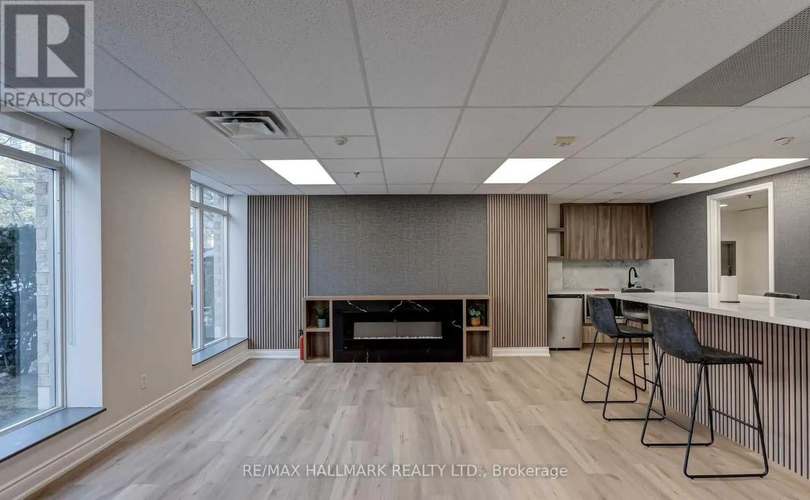 408 - 140 BATHURST STREET