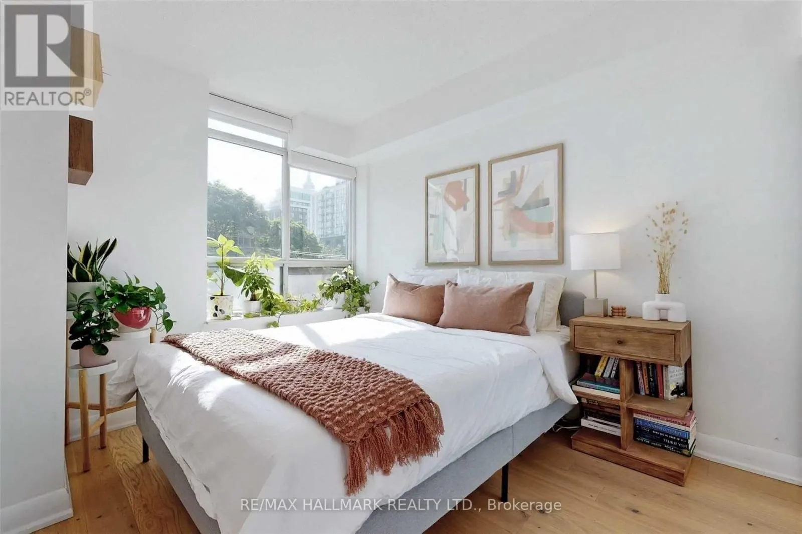 408 - 140 BATHURST STREET