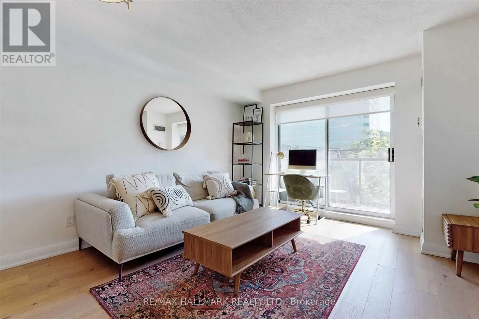 408 - 140 BATHURST STREET