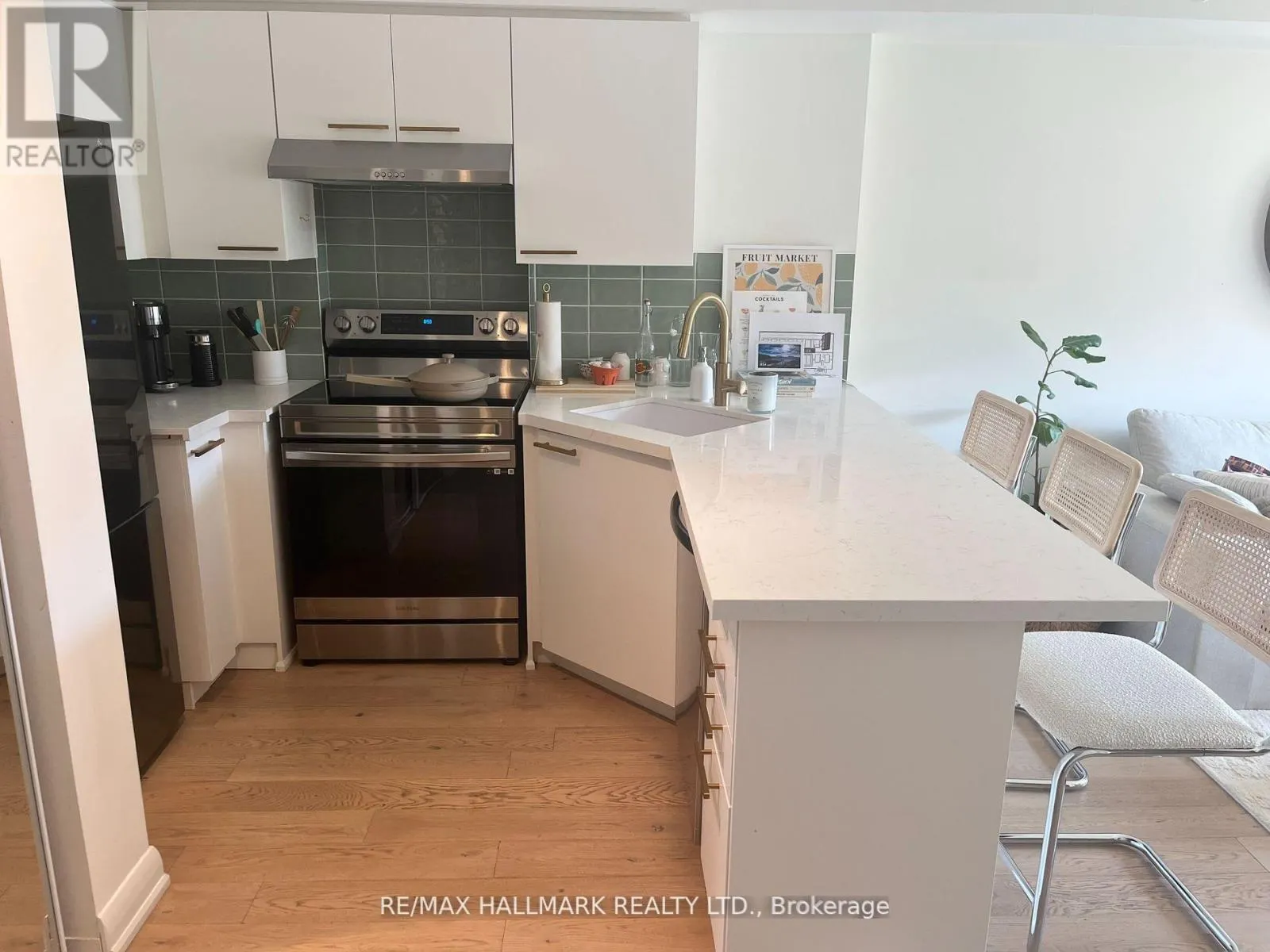 408 - 140 BATHURST STREET