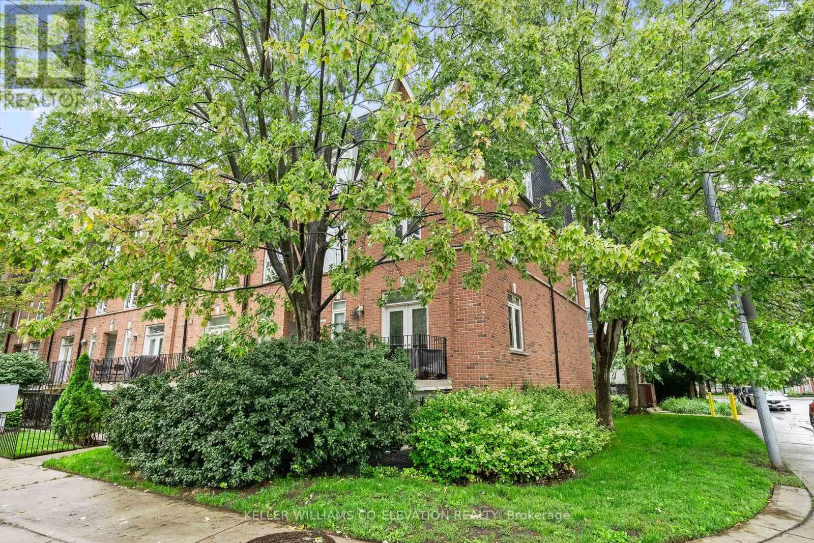 1102 - 11 SHANK STREET