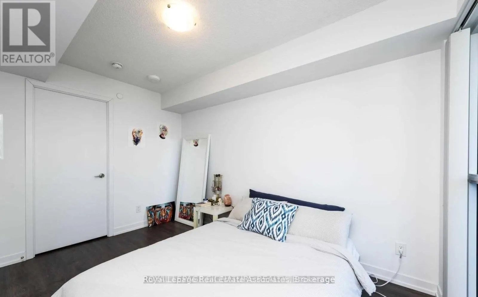 1602 - 125 REDPATH AVENUE