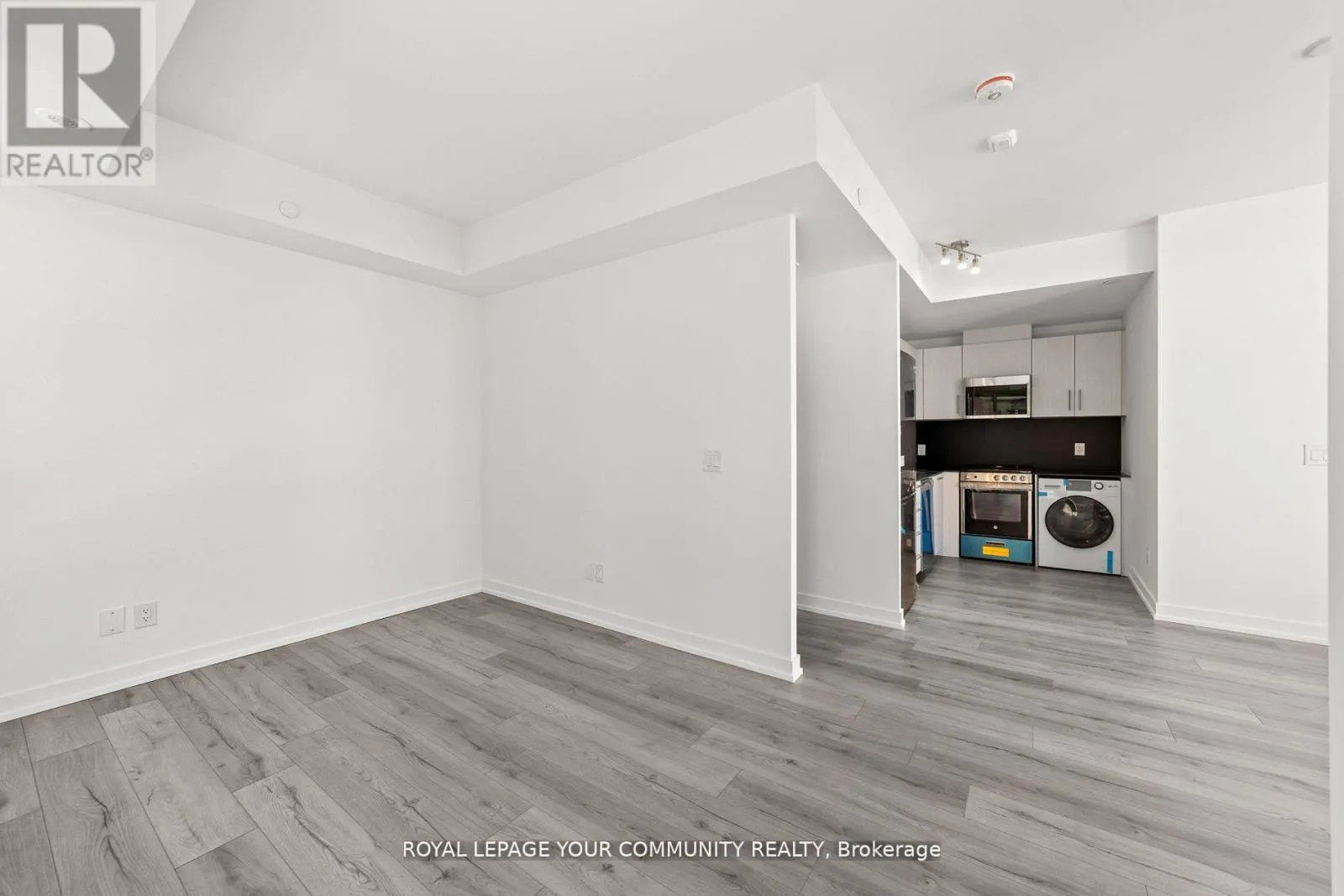 3RD - 11-851 SHEPPARD AVENUE