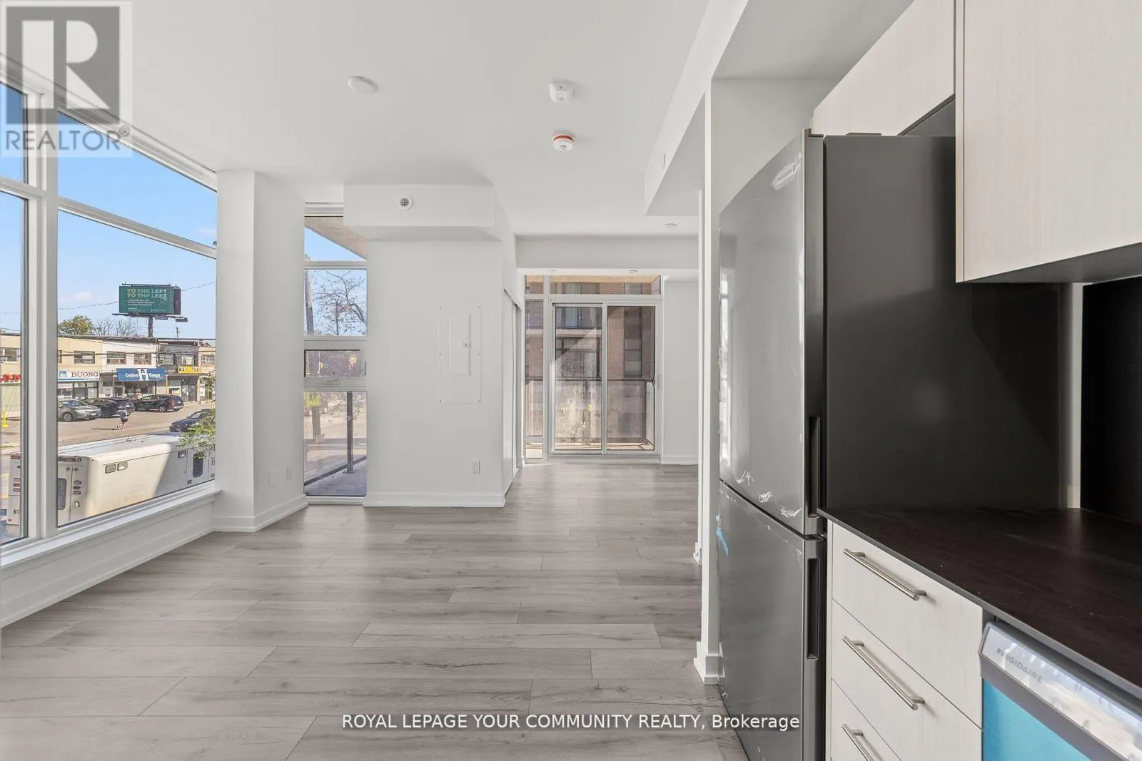 3RD - 11-851 SHEPPARD AVENUE