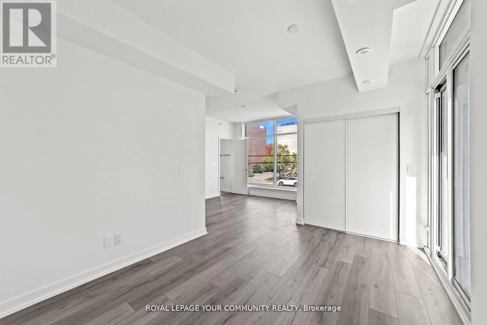 3RD - 11-851 SHEPPARD AVENUE