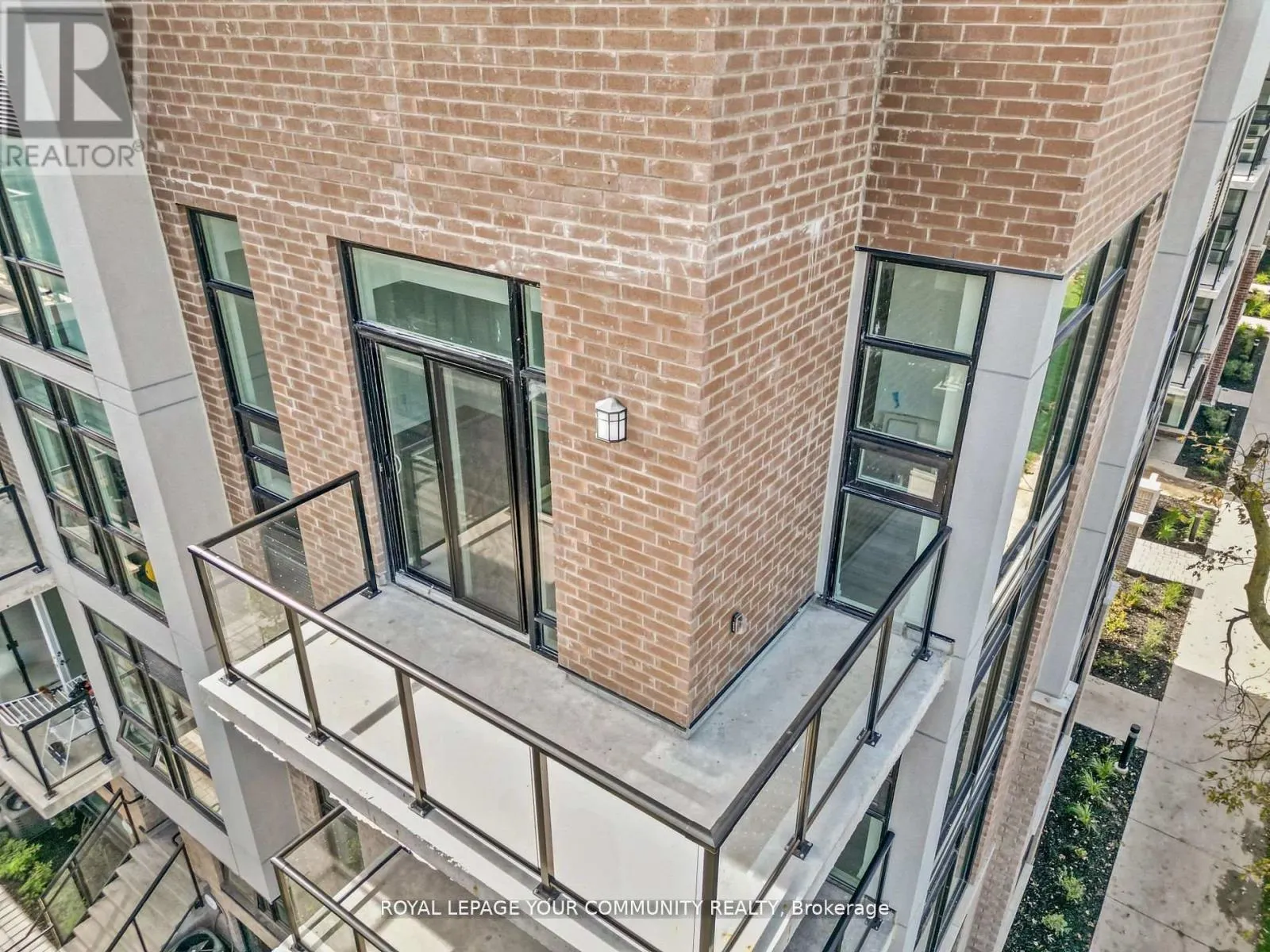 3RD - 11-851 SHEPPARD AVENUE