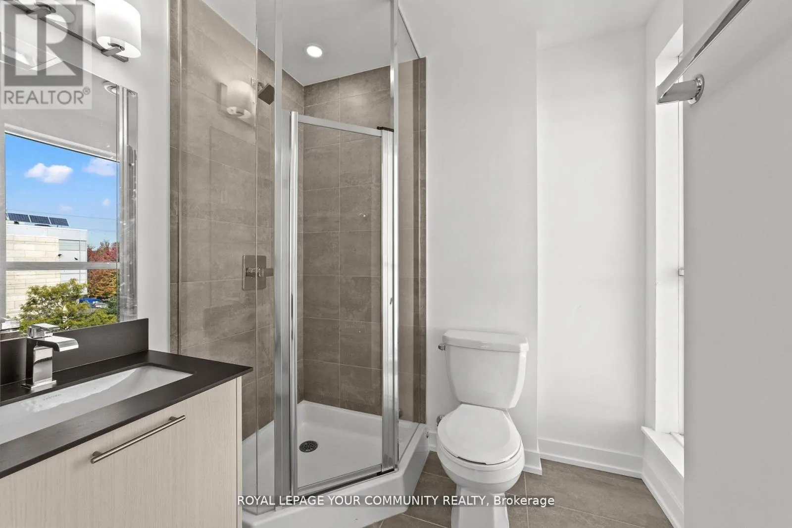 3RD - 11-851 SHEPPARD AVENUE