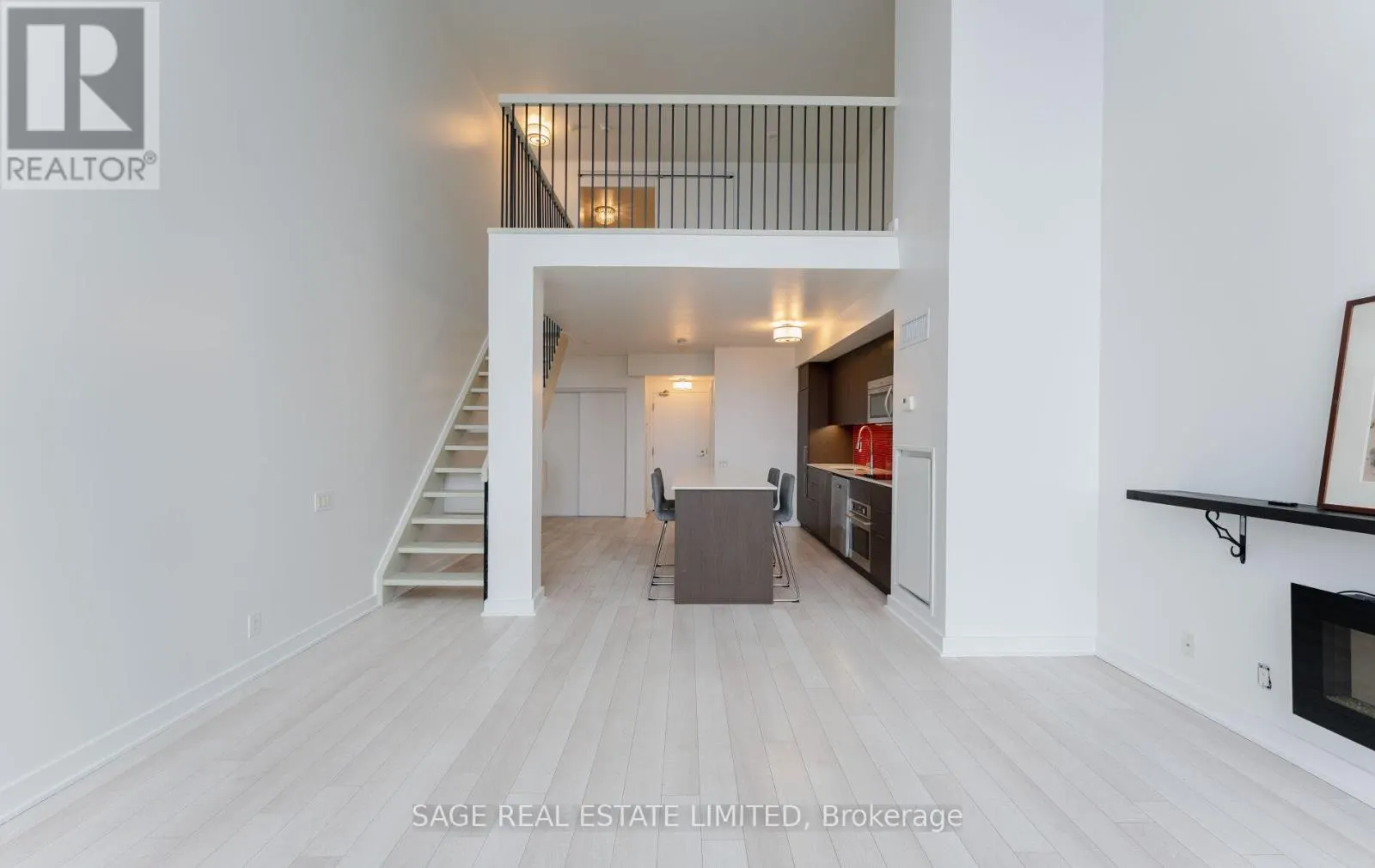 718 - 5 HANNA AVENUE