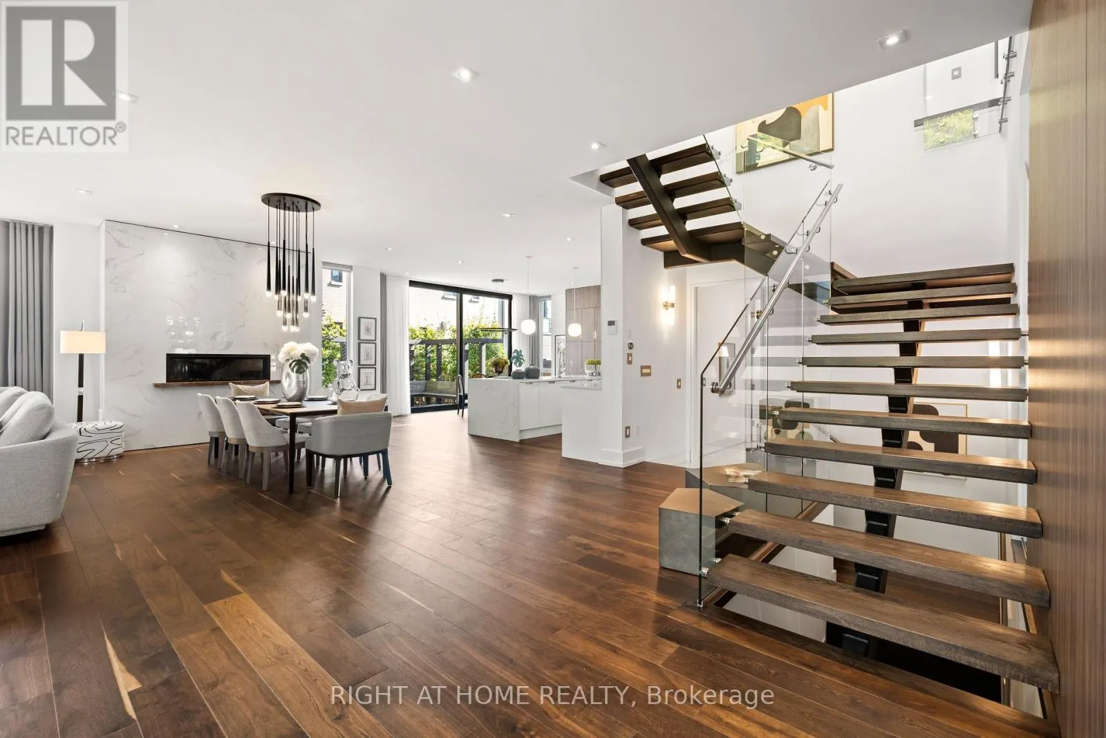 15 FAIRMEADOW AVENUE