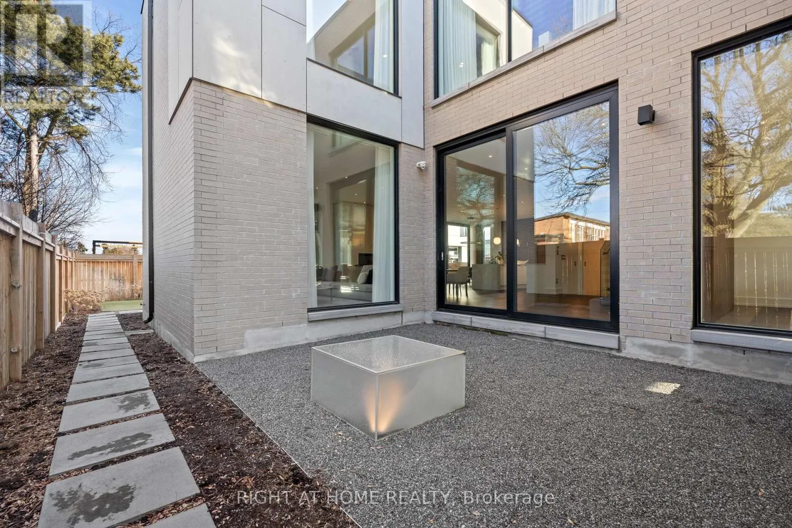 15 FAIRMEADOW AVENUE