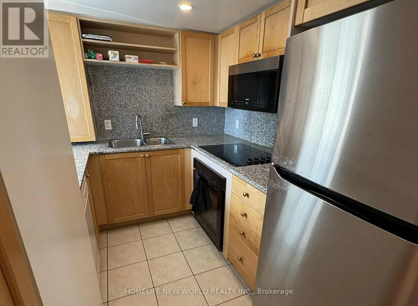 3112 - 8 PARK ROAD