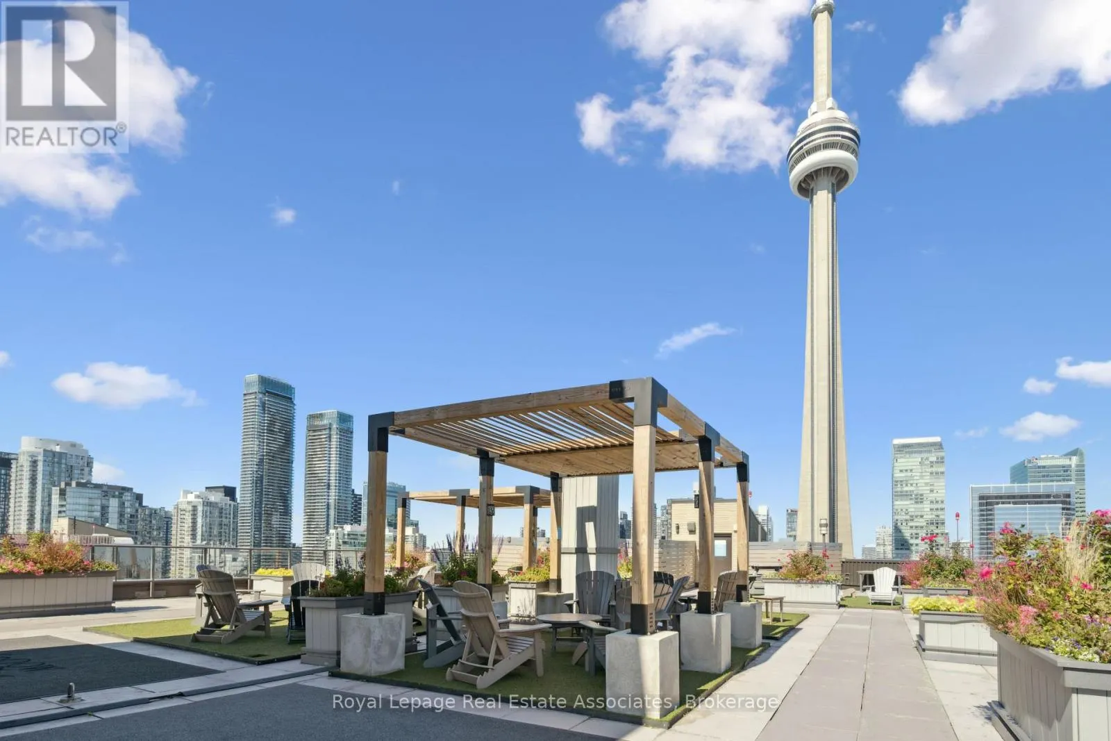 1004 - 260 QUEENS QUAY W